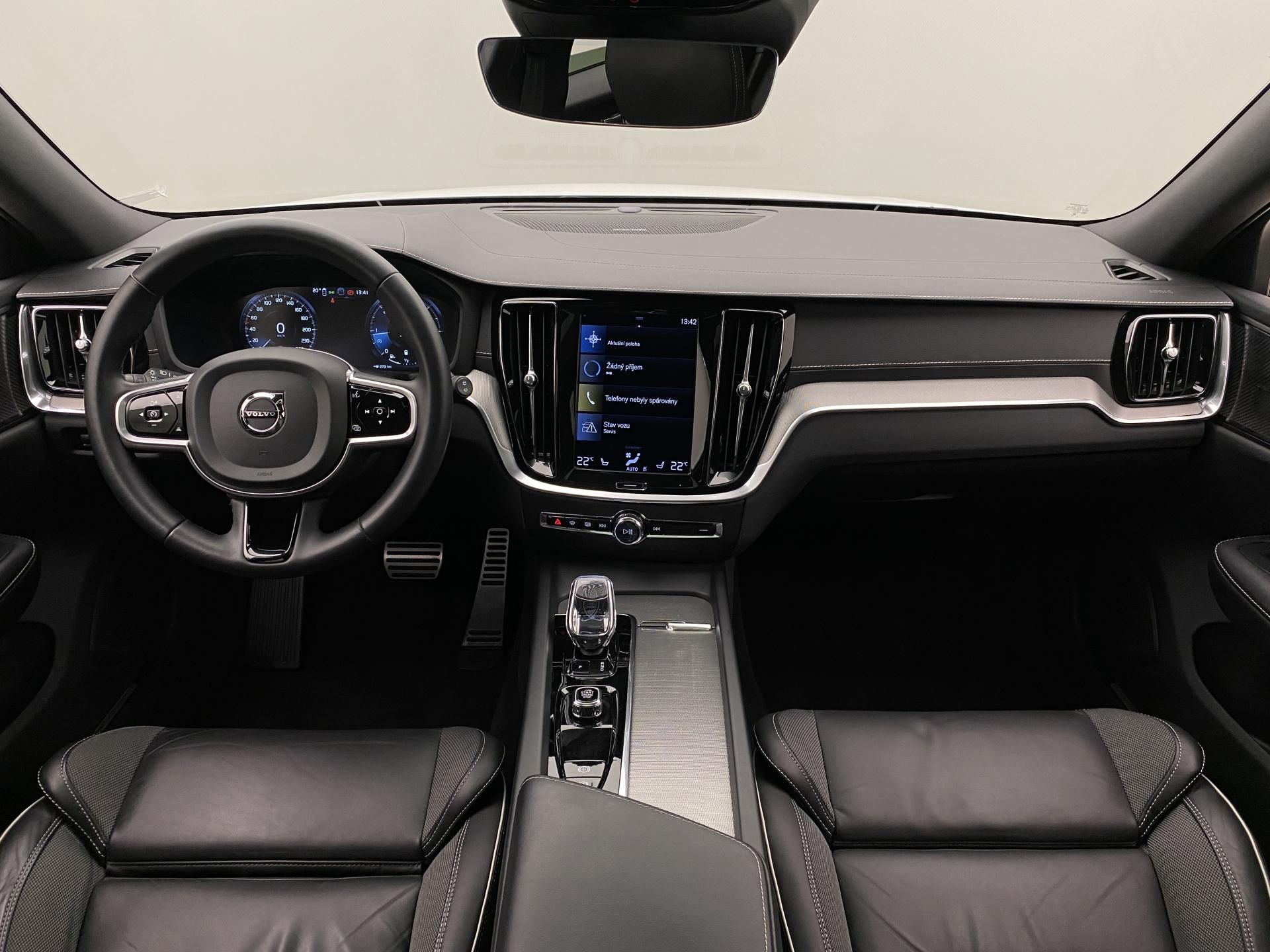 Volvo V60, B4 DARK PLUS AUT - fotka 2