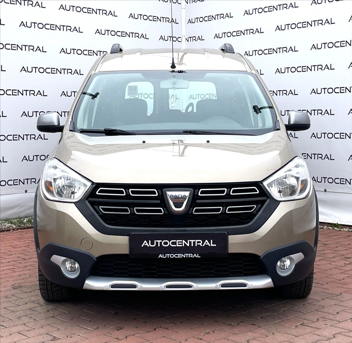 Dacia Dokker, 1,6 i,75kW,serv.kn.,1.maj.,ČR - fotka 2