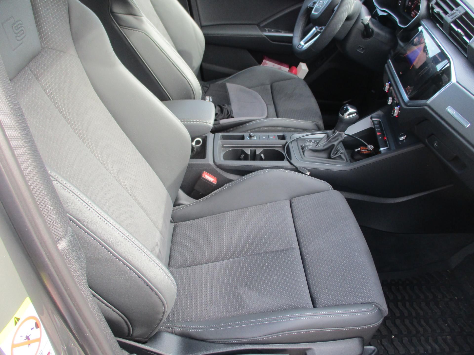 Audi Q3, 35 TFSi S Line - fotka 6