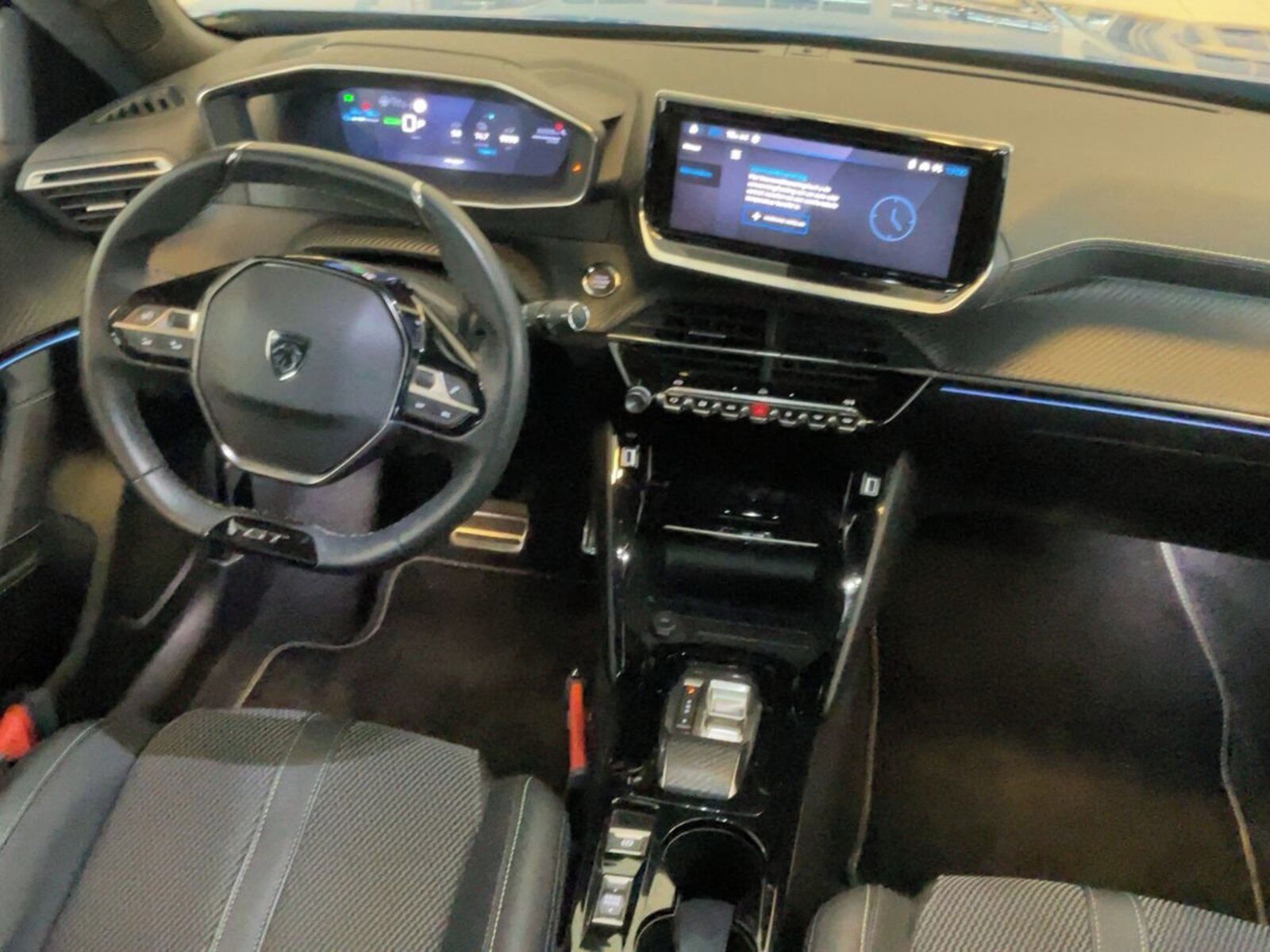 Peugeot 2008, 54 kWh, Automat, Navi - fotka 3