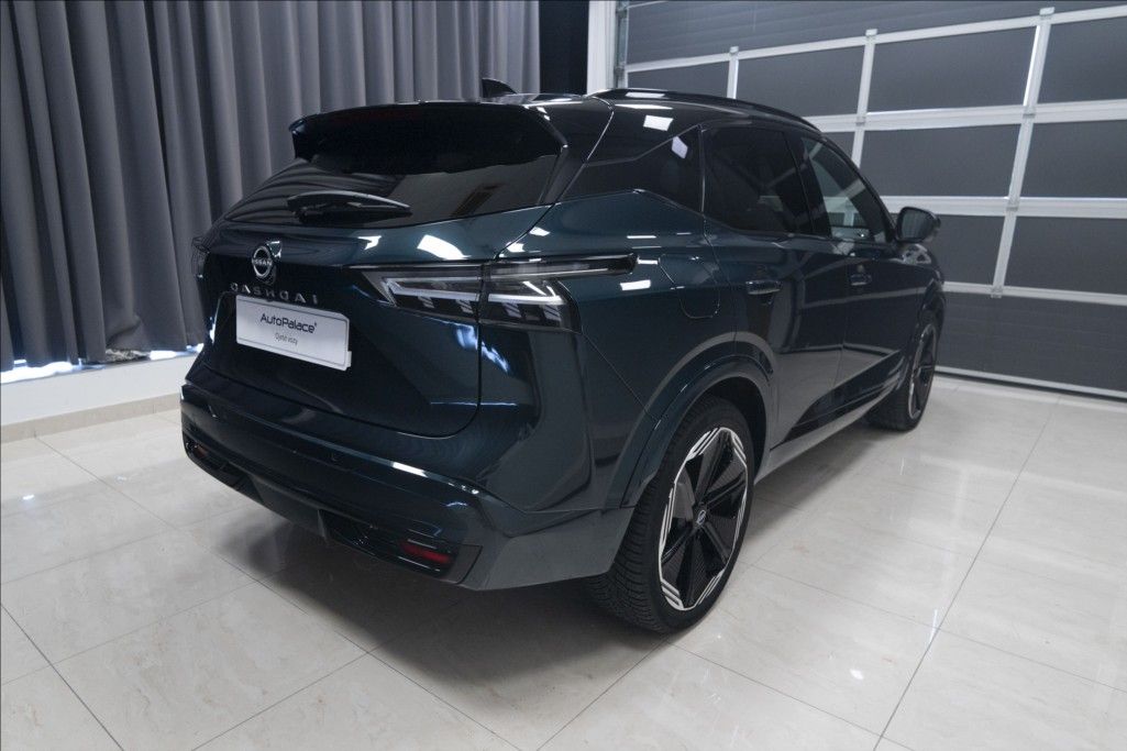 Nissan Qashqai, 1,3 DIG-T MHEV AT NAVI PANO ČR - fotka 4