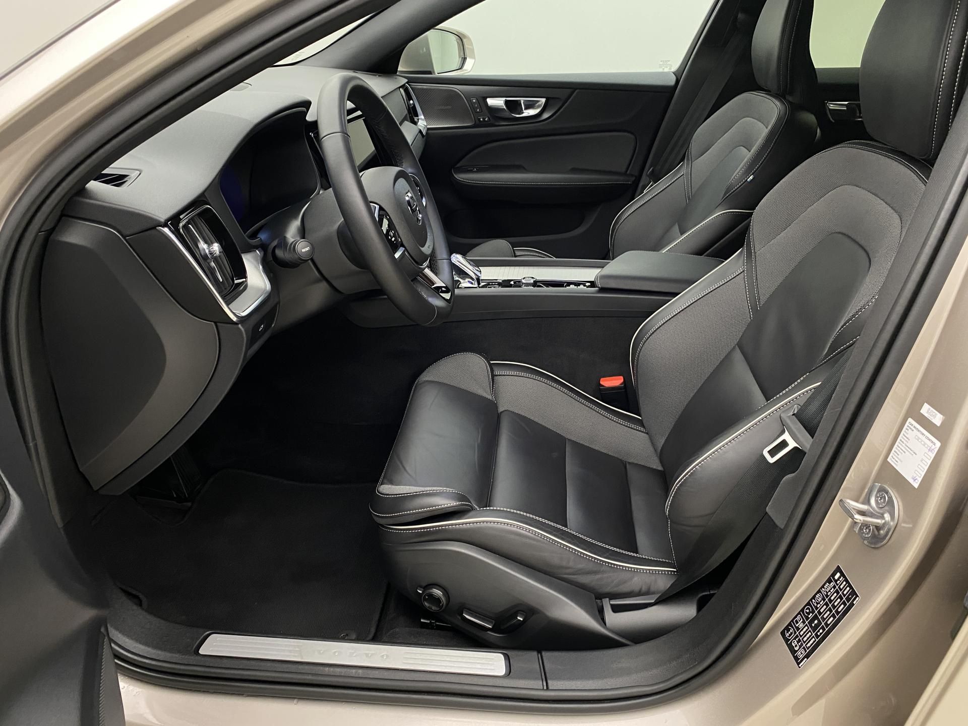 Volvo V60, CC B5 AWD BRIGHT PLUS AUT - fotka 3