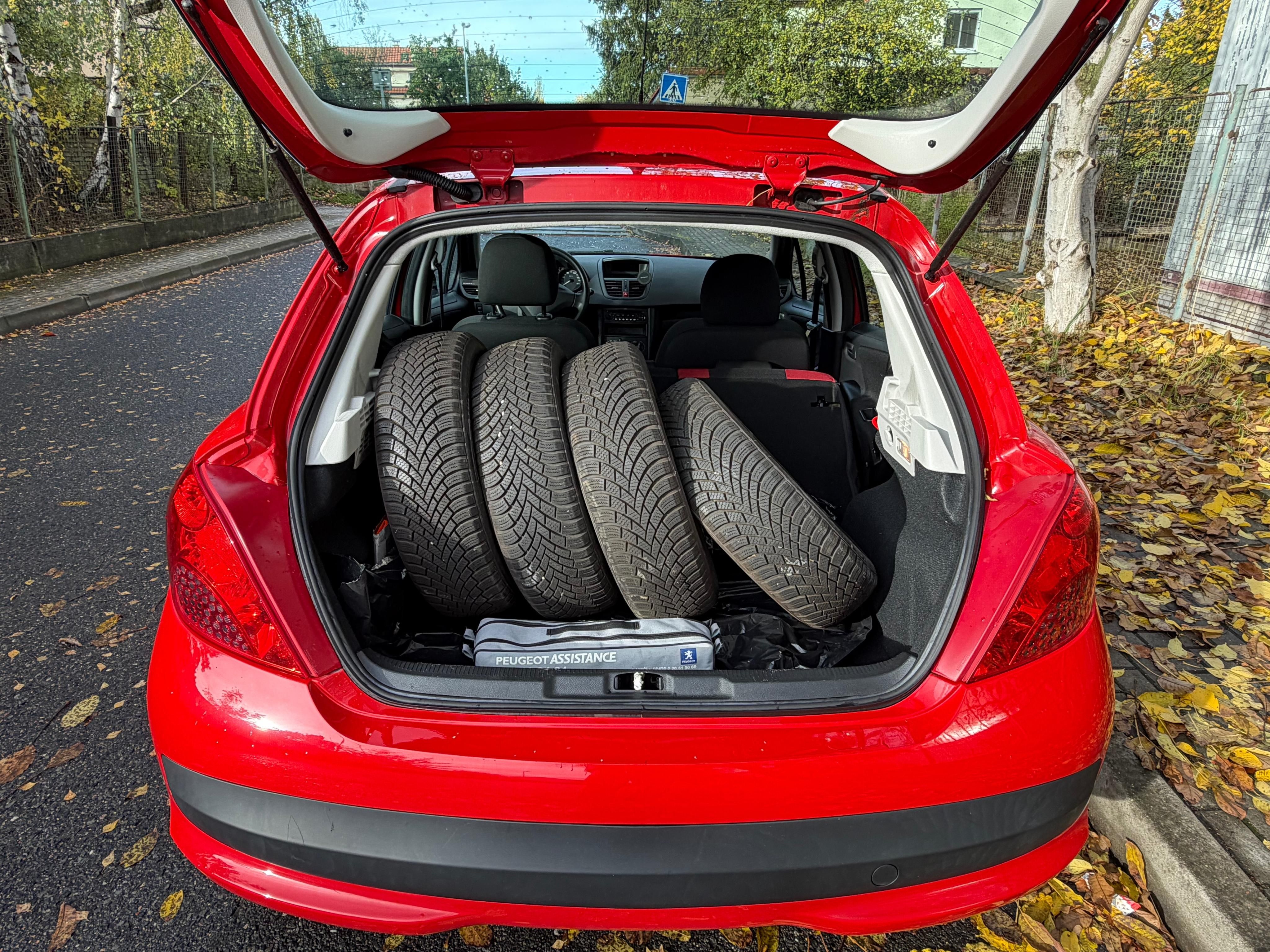 Peugeot 207, Peugeot 207 1.4 pouze 45000 km - fotka 6