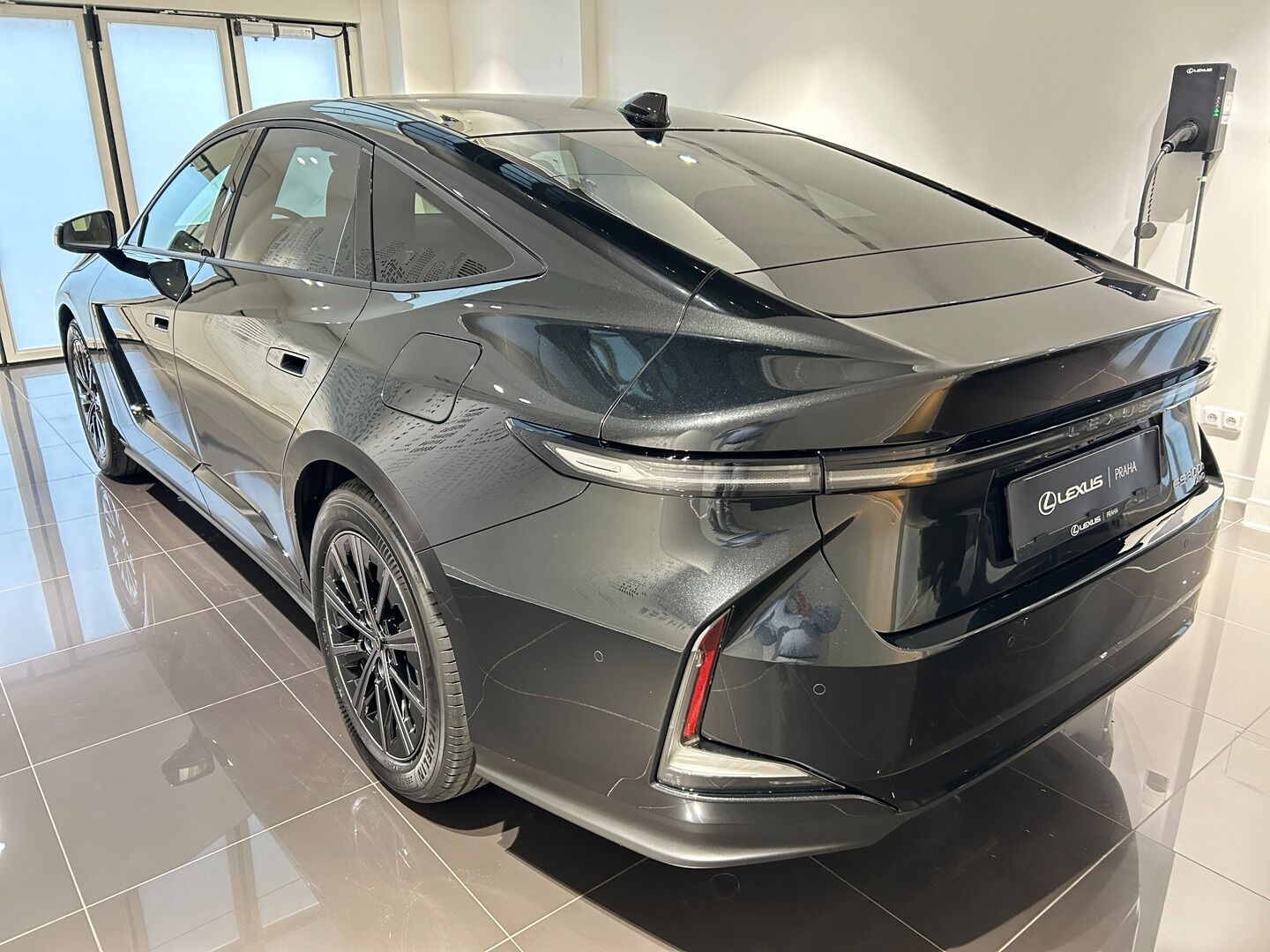 Lexus ES, 300h HEV PRESTIGE TOP - fotka 2