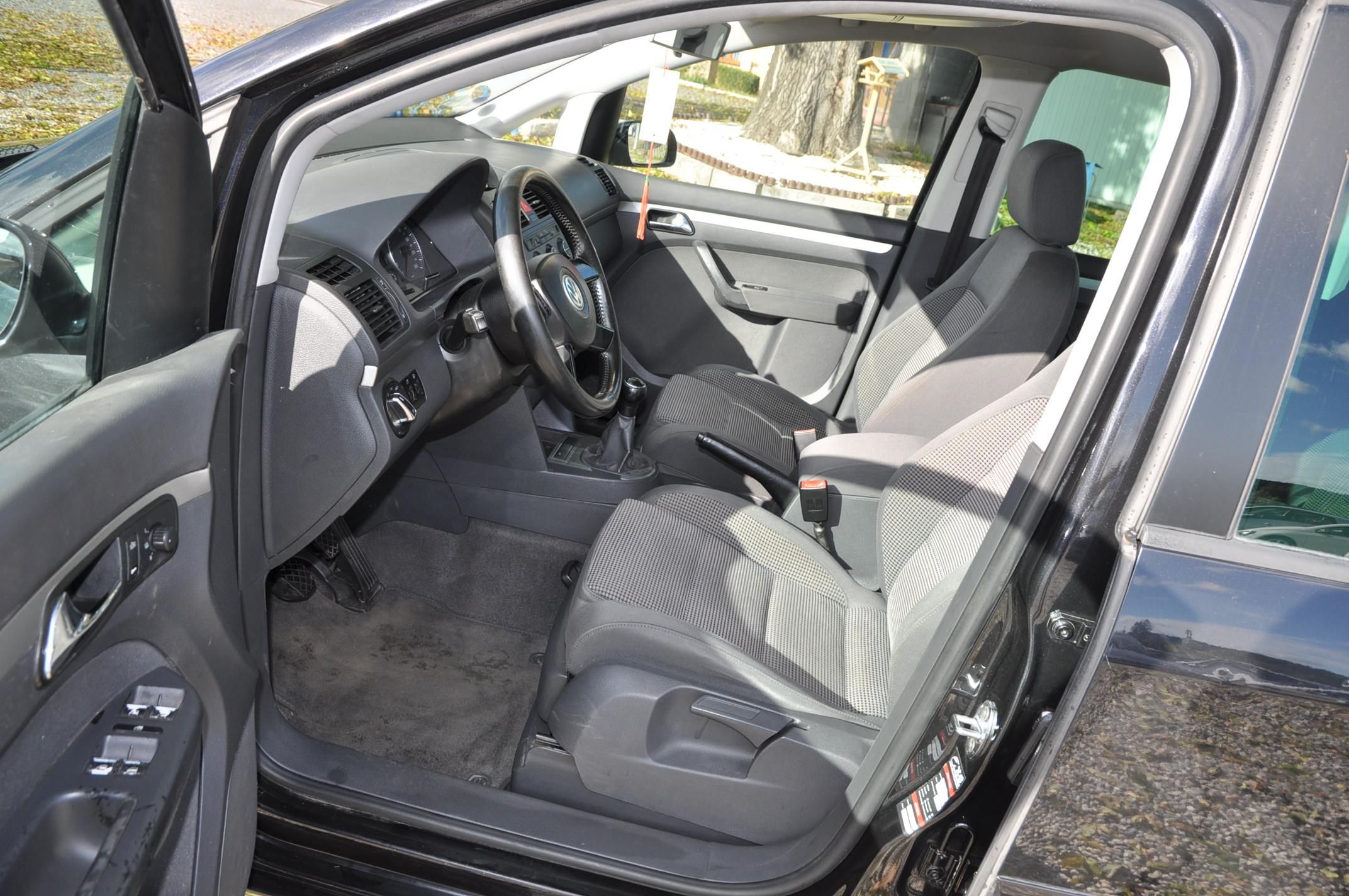 Volkswagen Touran, 2.0TDi 100kW 7.míst Highline - fotka 6