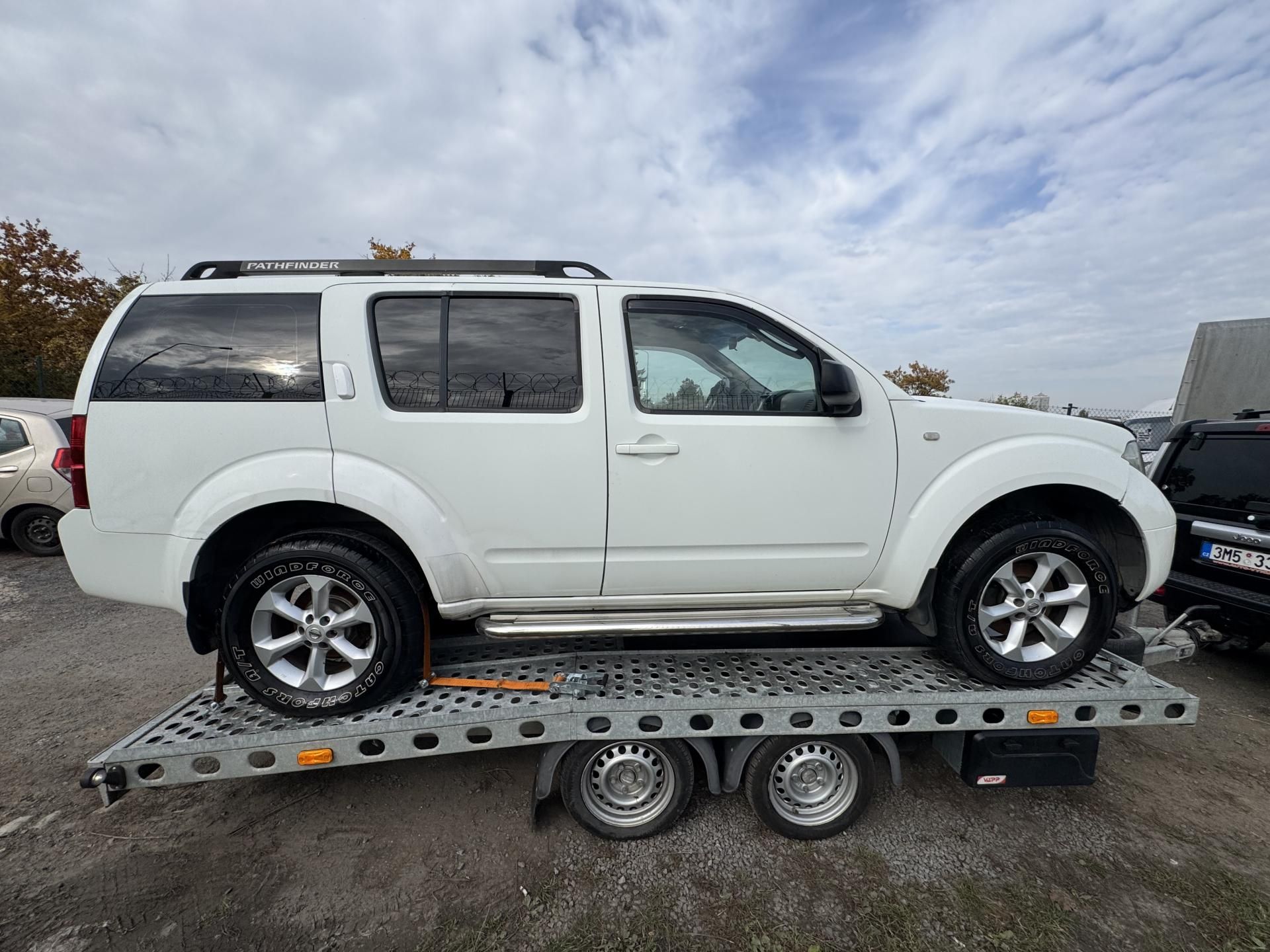 Nissan Pathfinder, 2.5DCI 125kw AT 4x4 - fotka 6