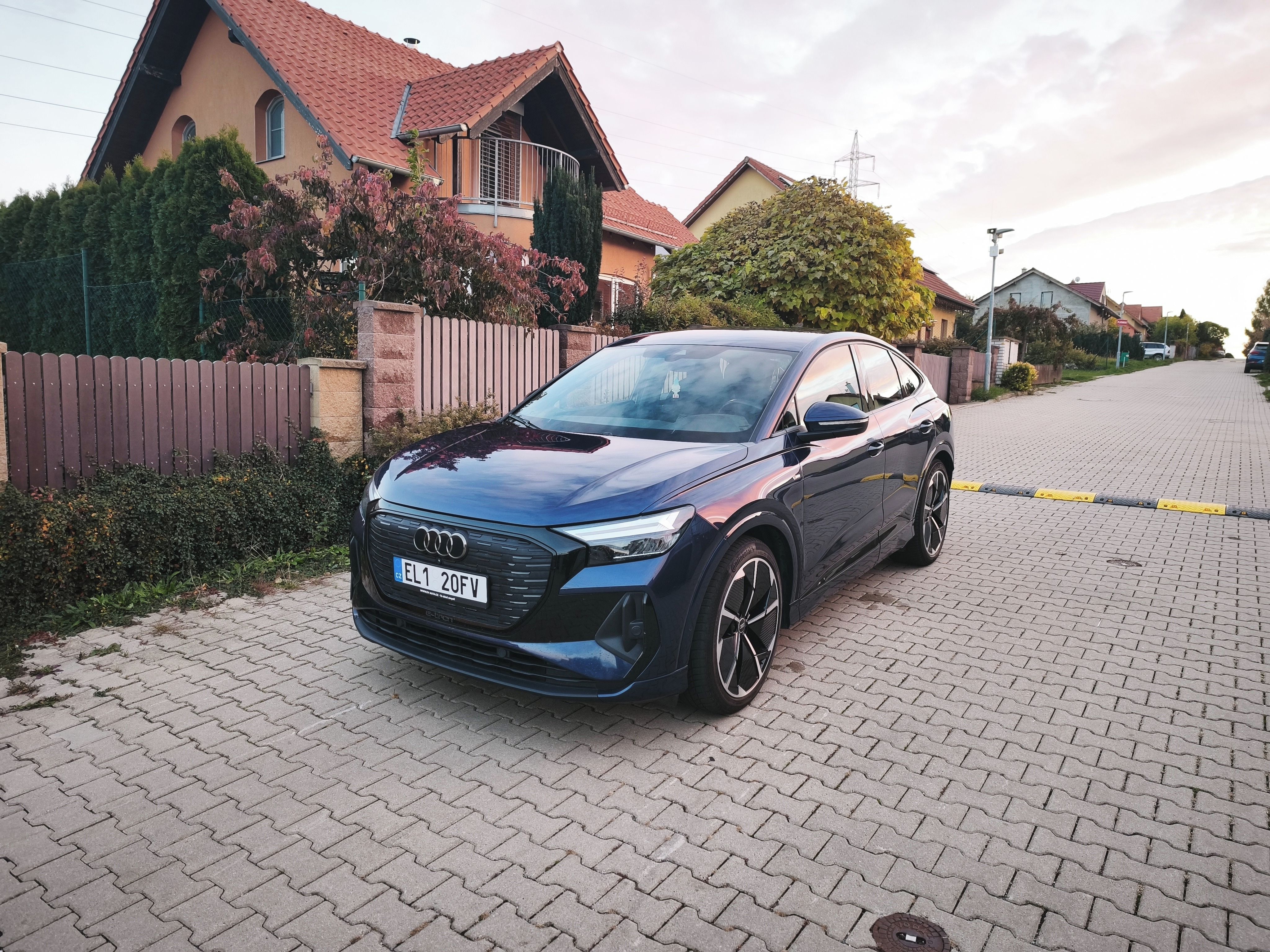 Audi Q4, 360kam*S-Line*82kWh*ACC*SoH96%