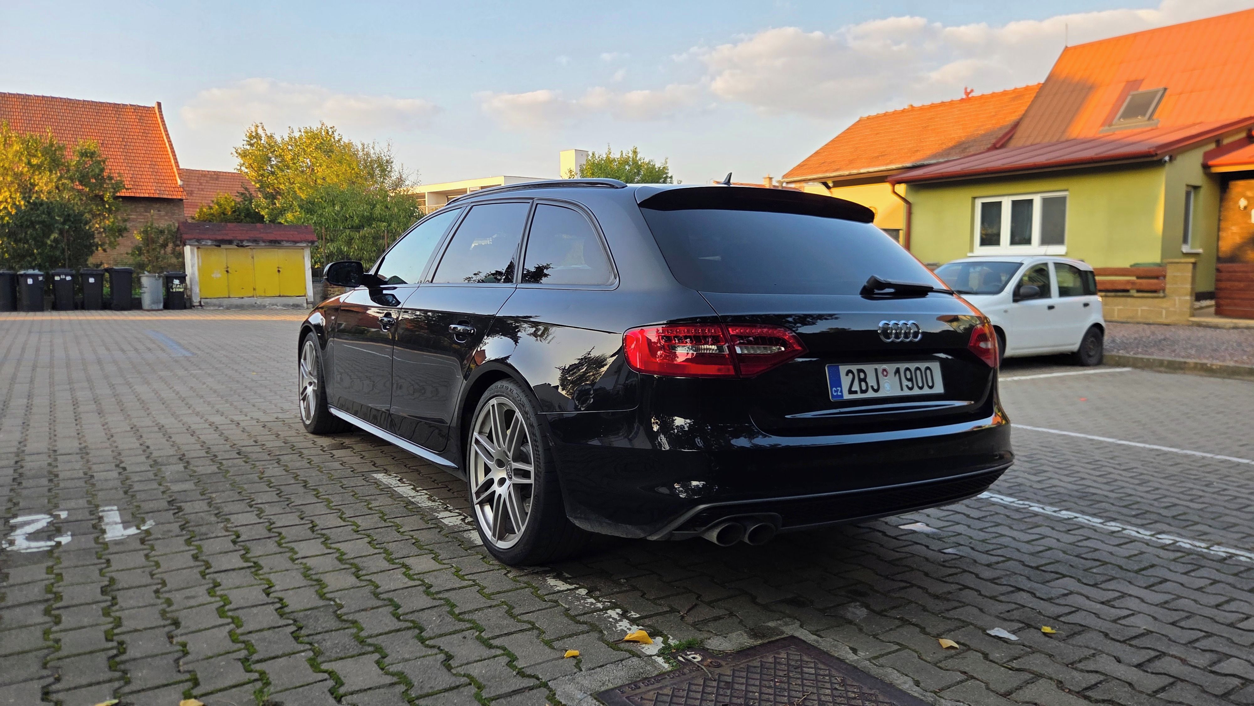Audi A4 Avant, Audi A4 2.0 TDI 130kw 3xSline - fotka 5