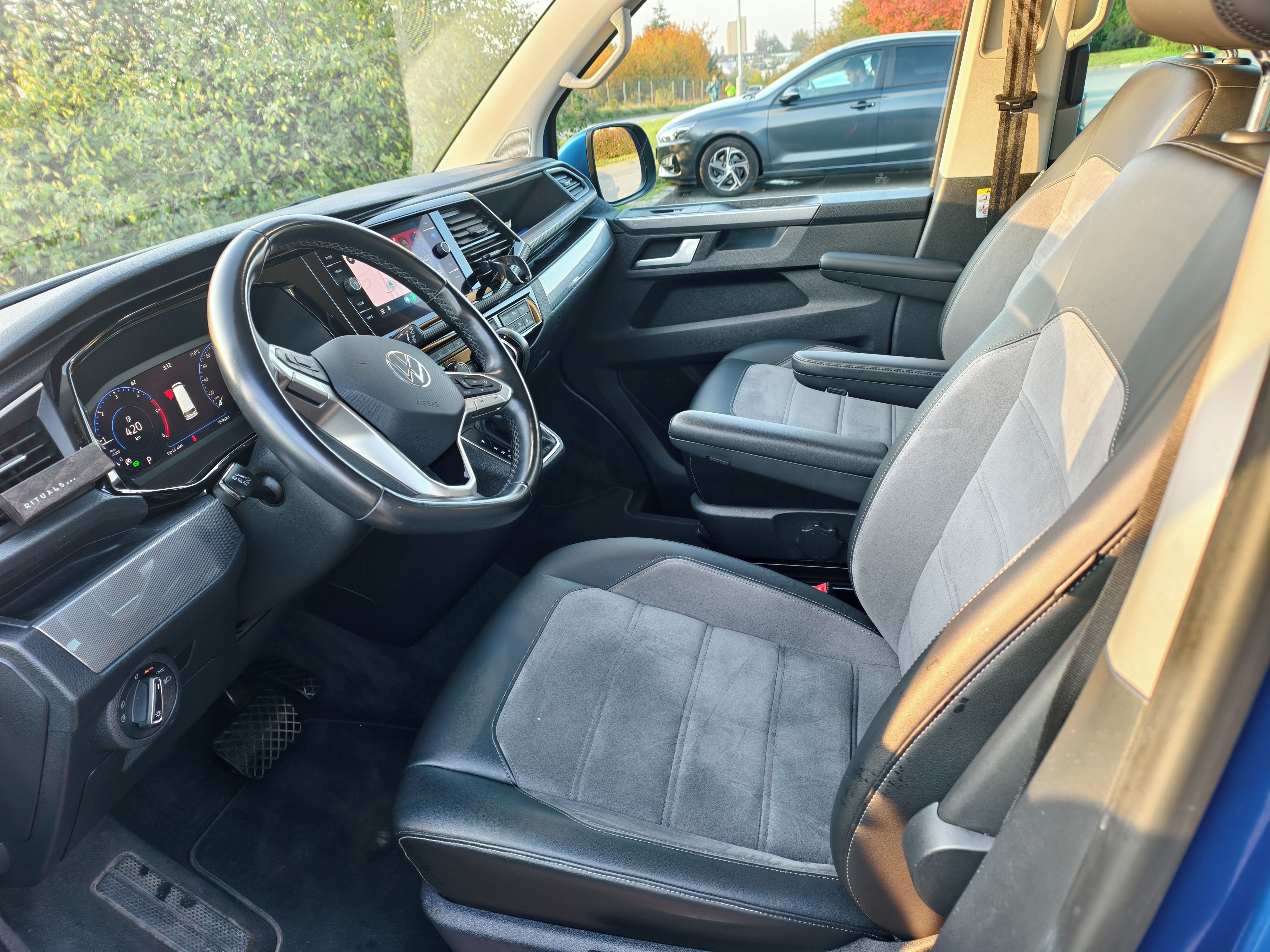 Volkswagen Multivan, 2.0 TDI DSG, 7 MÍST, TAŽNÉ,DPH - fotka 5