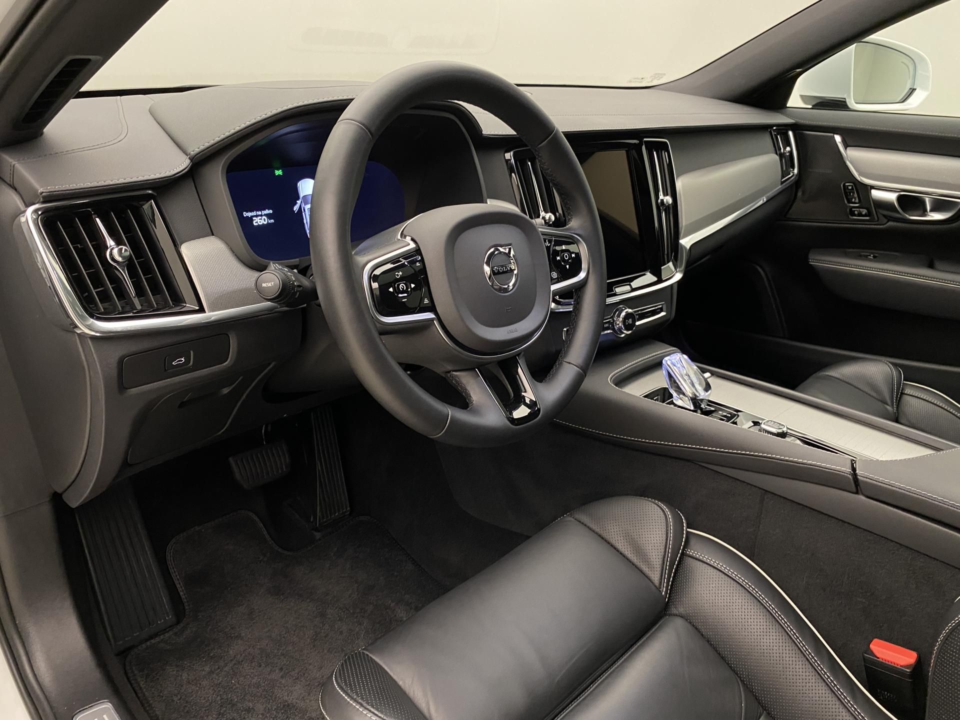 Volvo V90, B4 BRIGHT PLUS AUT - fotka 4