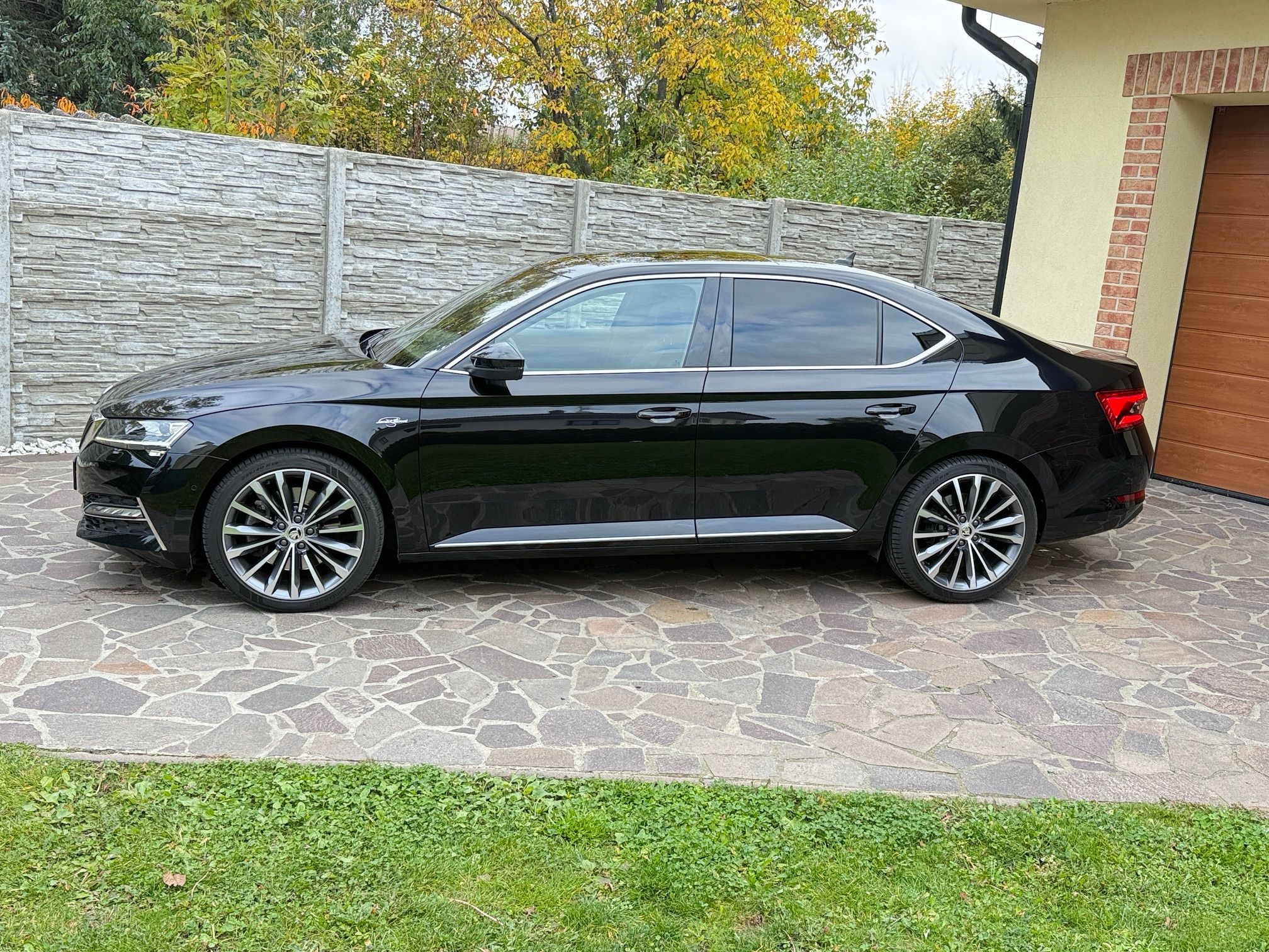 Škoda Superb, III 2.0 TSI L&K 206KW 4x4 - fotka 3