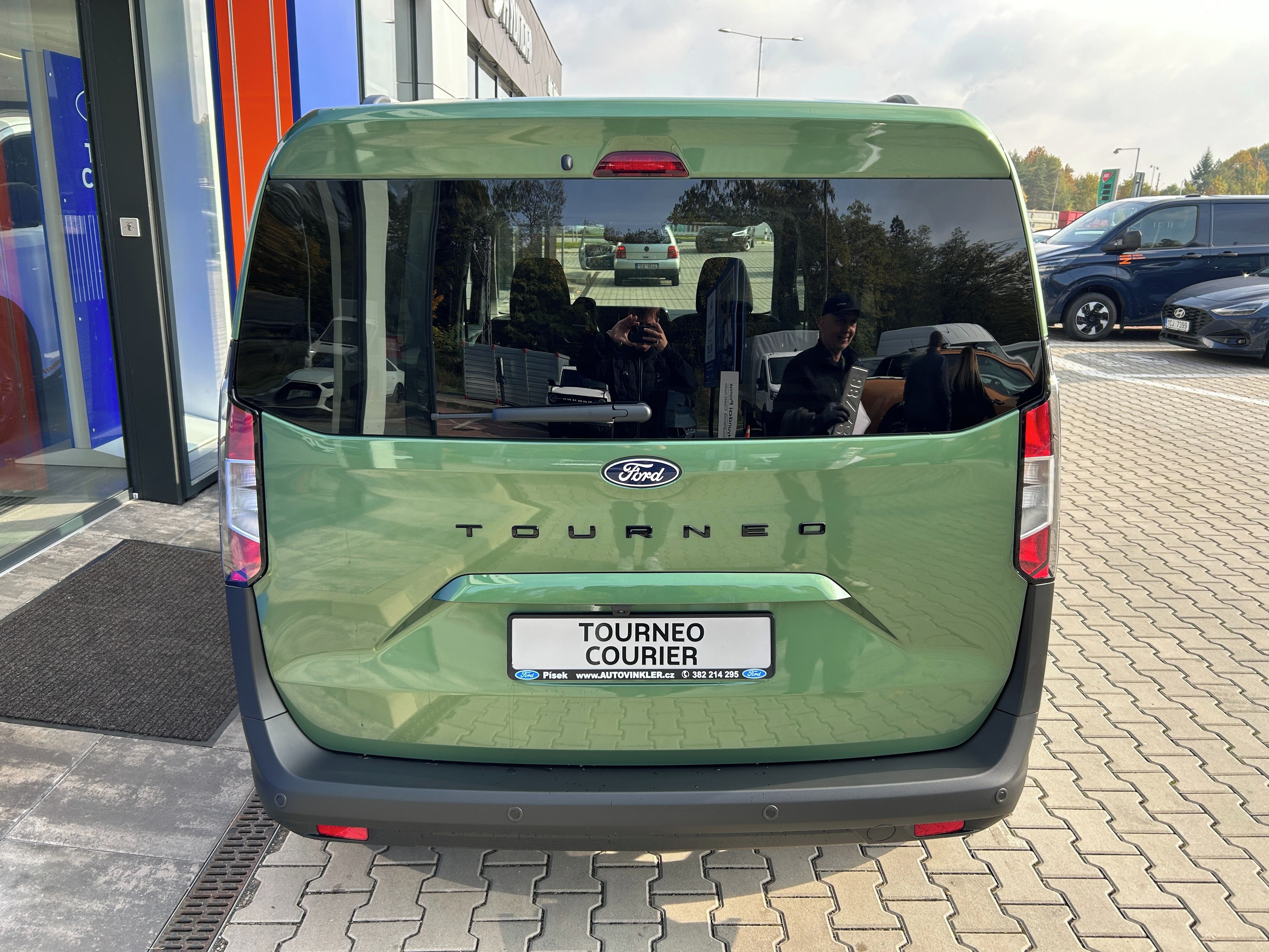 Ford Tourneo Courier, 1.0 EcoBoost 92 kW Titanium L1 - fotka 5