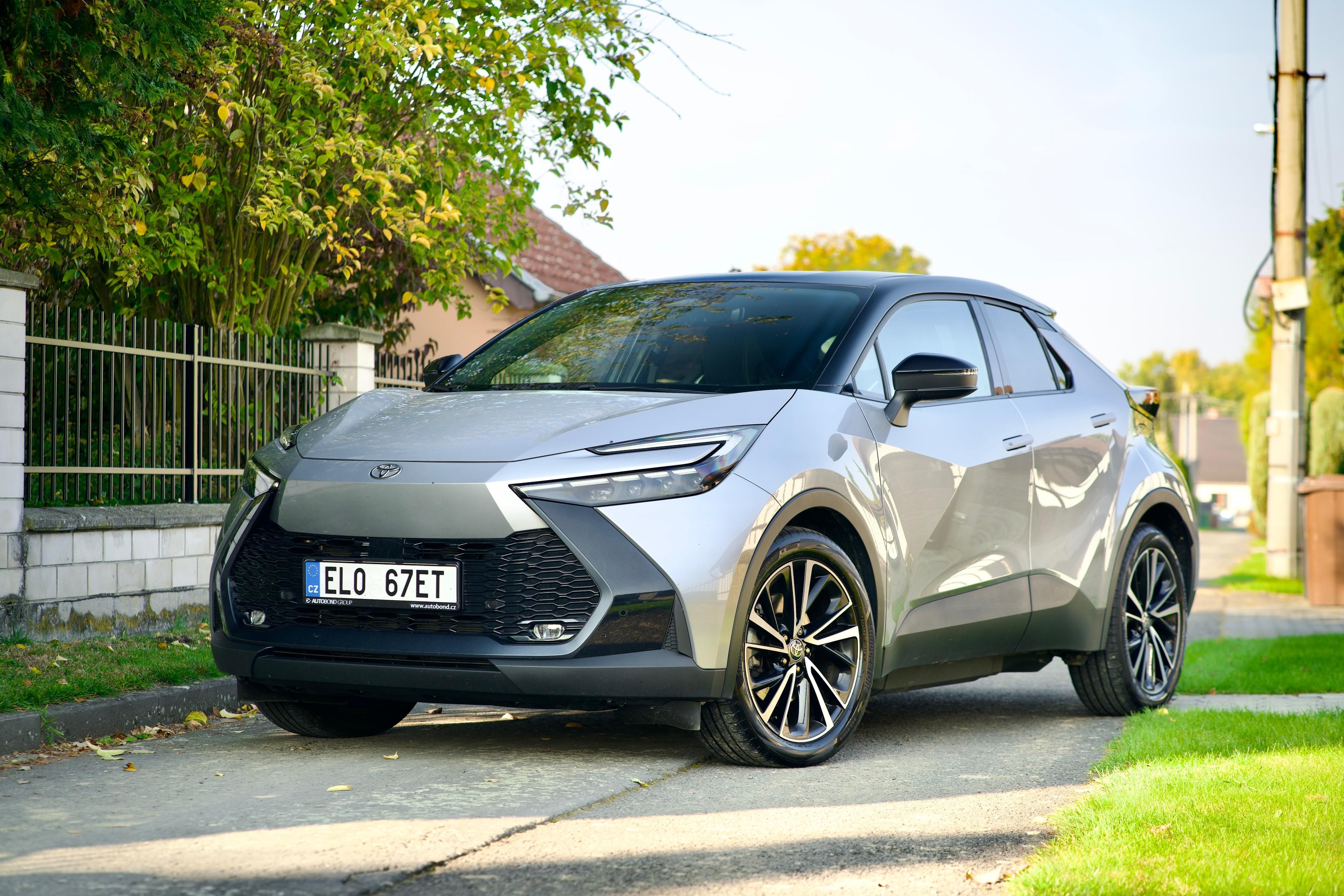 Toyota C-HR, 2.0 PHEV Executive +ZIMNÍ PNEU
