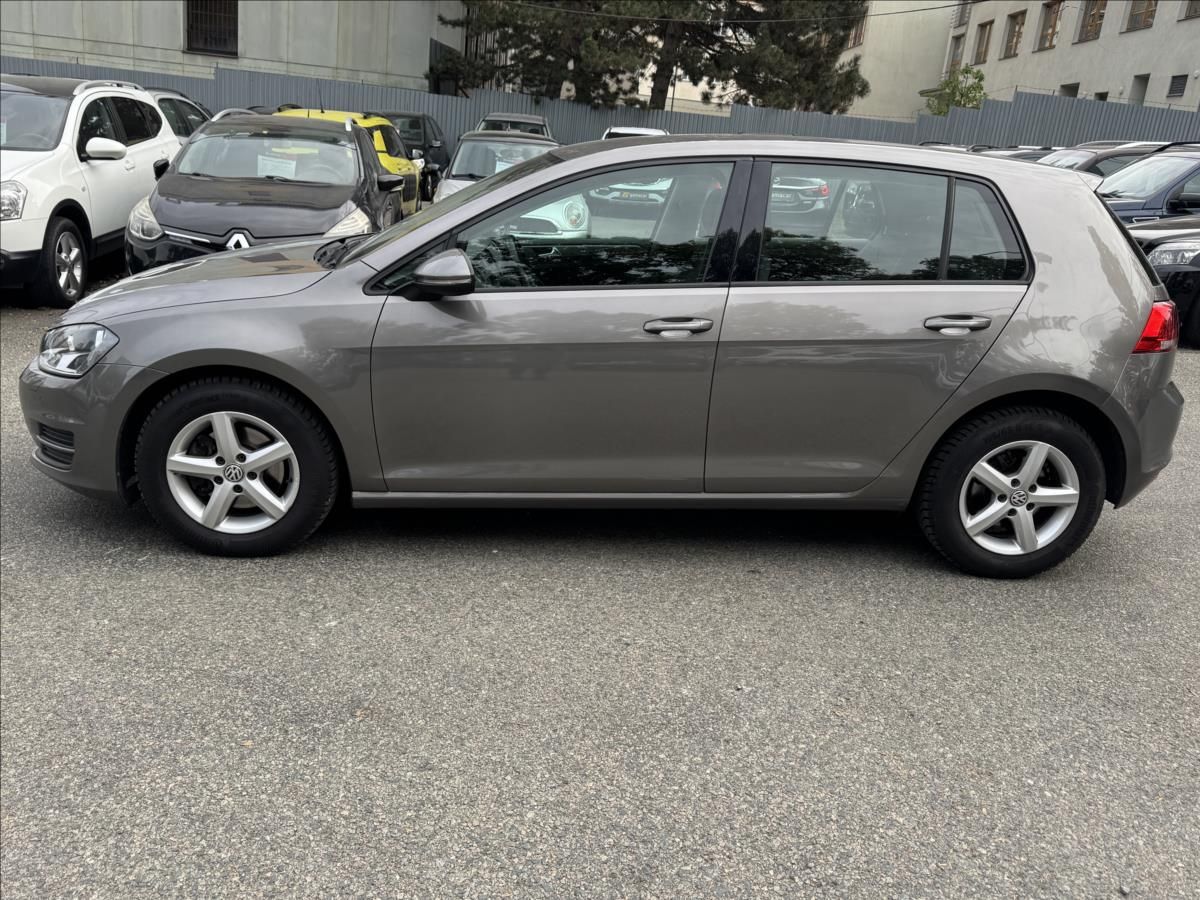 Volkswagen Golf, 1,2 ksasný stav+zimni pneu - fotka 5