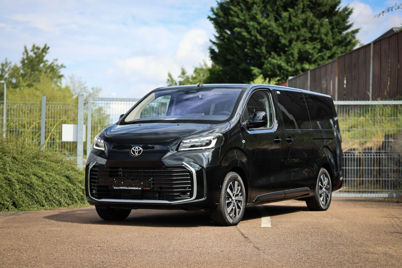 Toyota Proace Verso, 2.2. 180 L2 AT VIP SKYVIEW - fotka 2