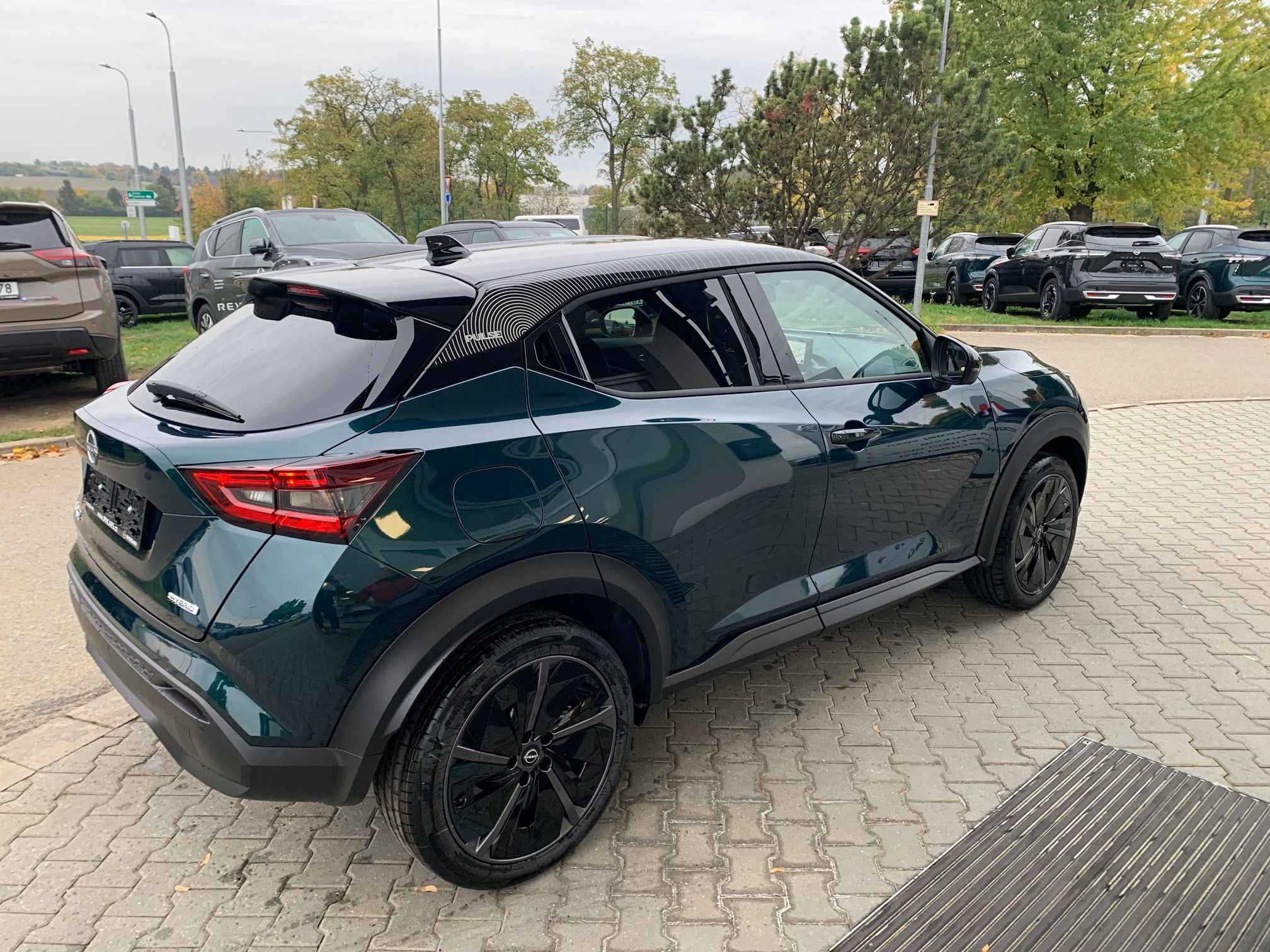 Nissan Juke, 1.6 HEV 143 AT PULSE + GW - fotka 4