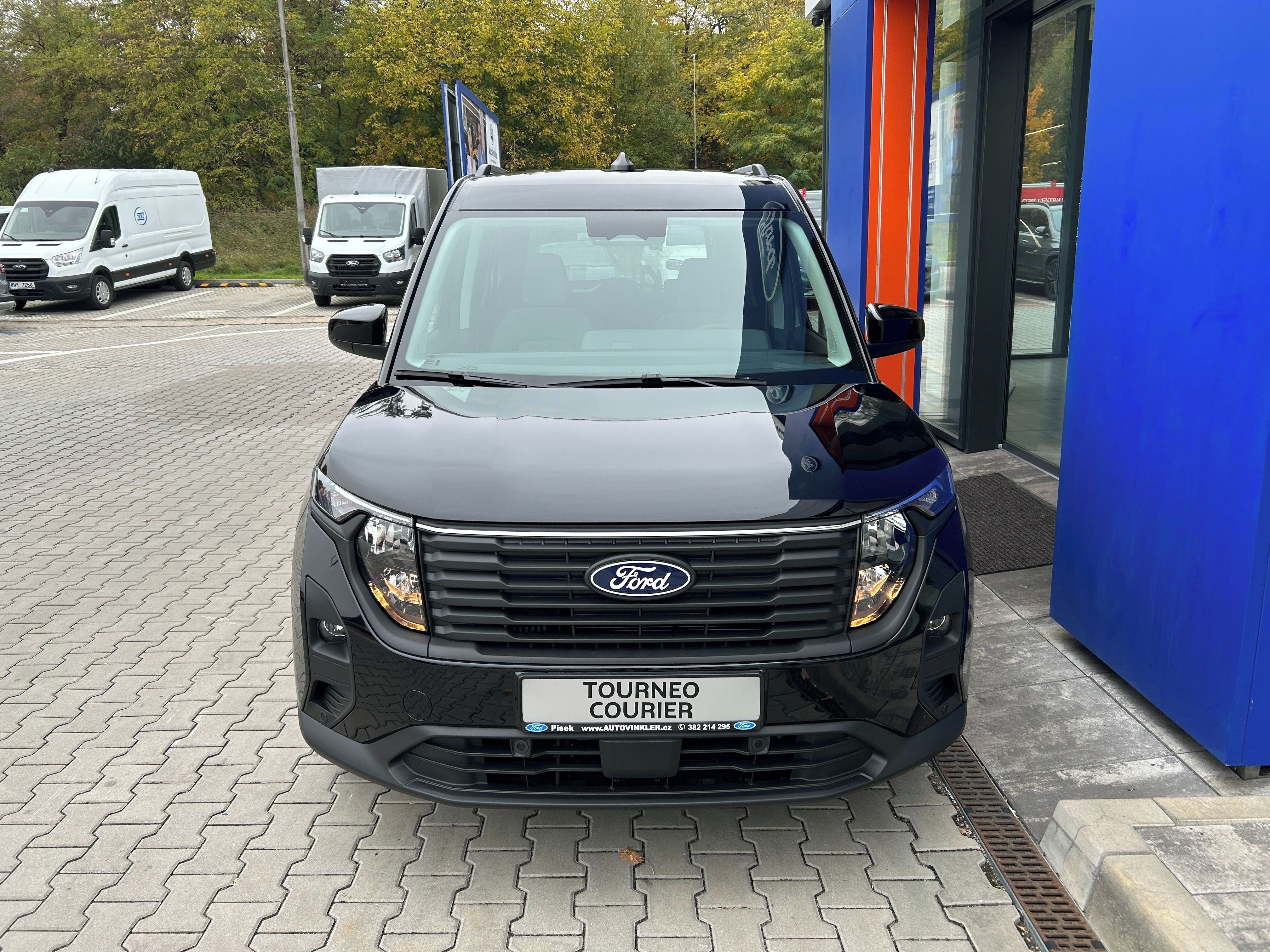 Ford Tourneo Courier, 1.0 EcoBoost 92 kW Titanium L1 - fotka 2