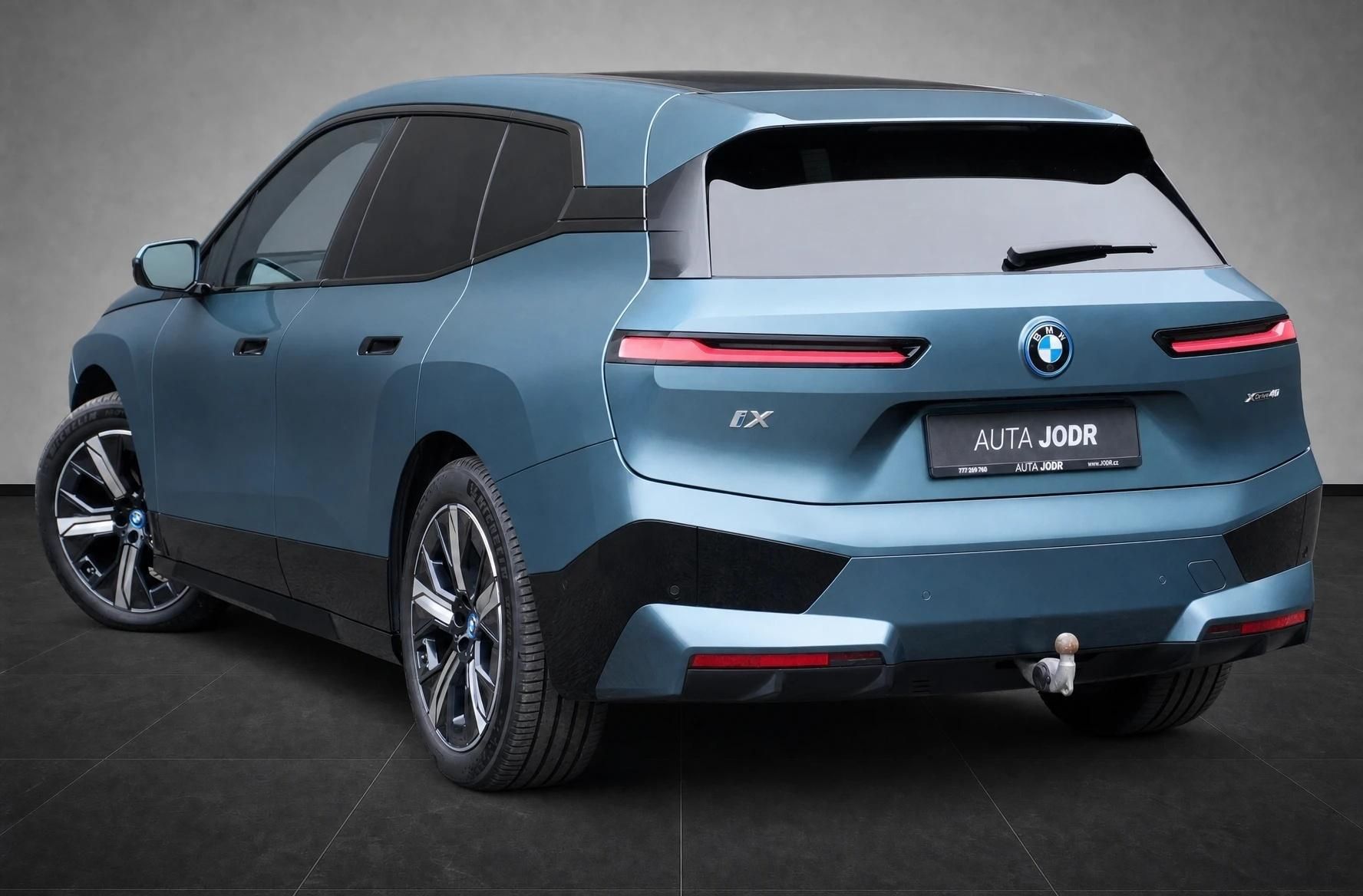 BMW iX, 40, SoH 96,8%, SkyLounge,Tažné - fotka 4
