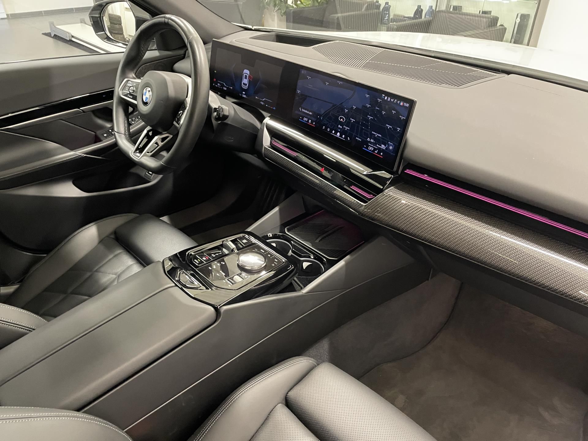 BMW Řada 5, 520d xDrive, Mpaket - fotka 6