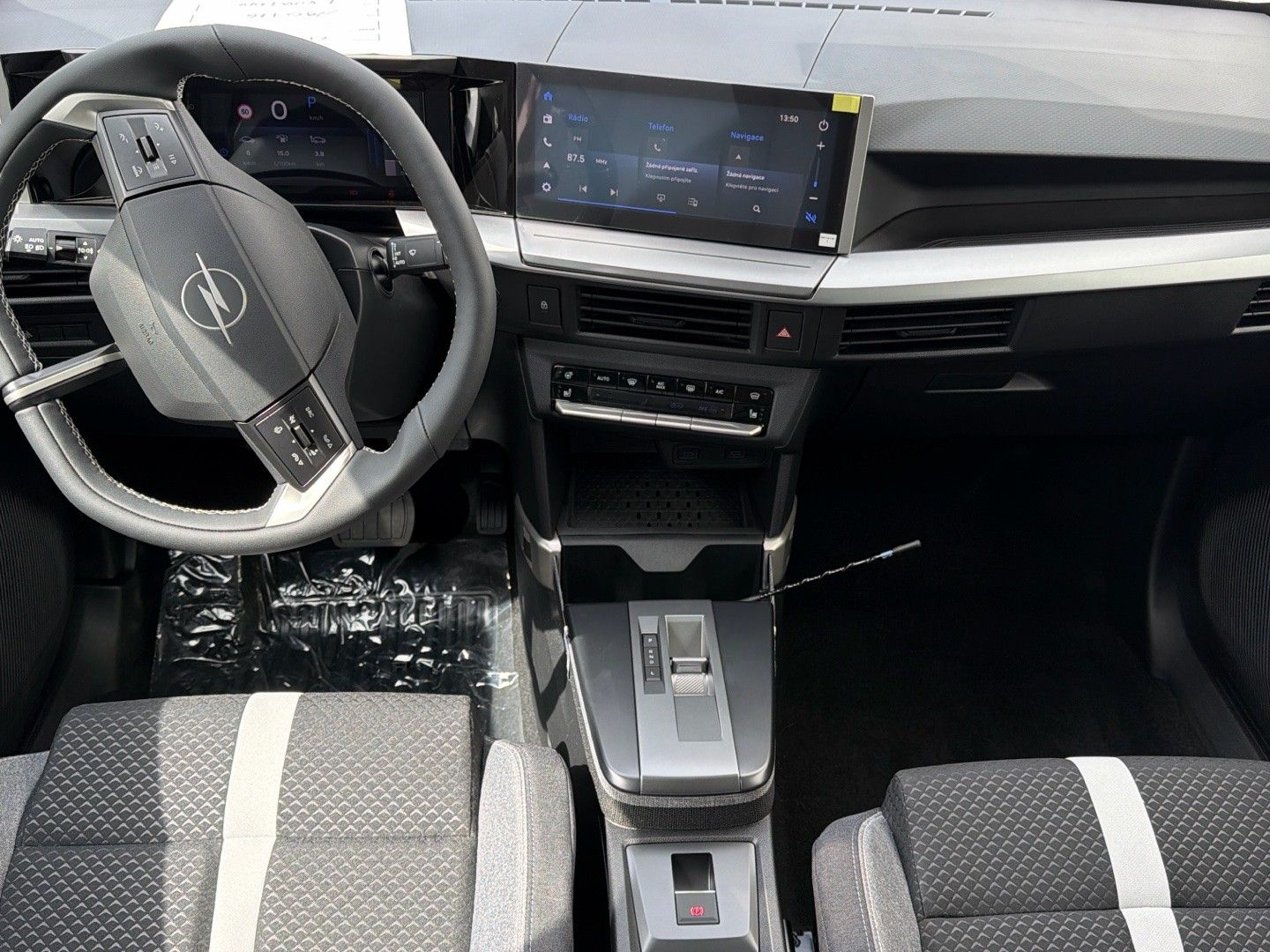 Opel Frontera, 1.2Hybrid Turbo 110k 81kW GS - fotka 4