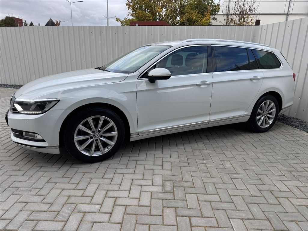 Volkswagen Passat, 2,0 TDI HIGHLINE DPH 1.maj ČR - fotka 3