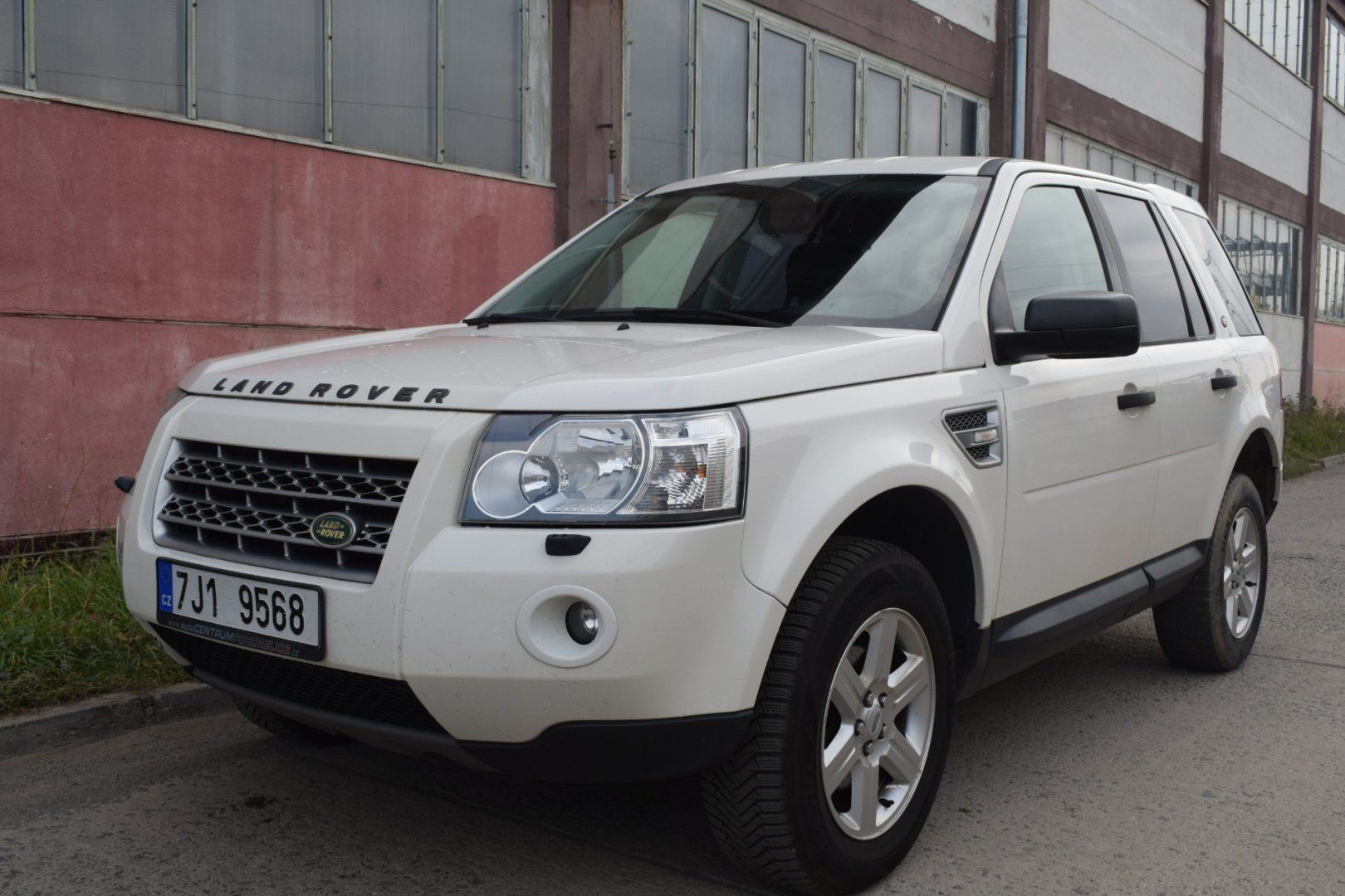 Land Rover Freelander, automat, slušný stav, DVD - fotka 2