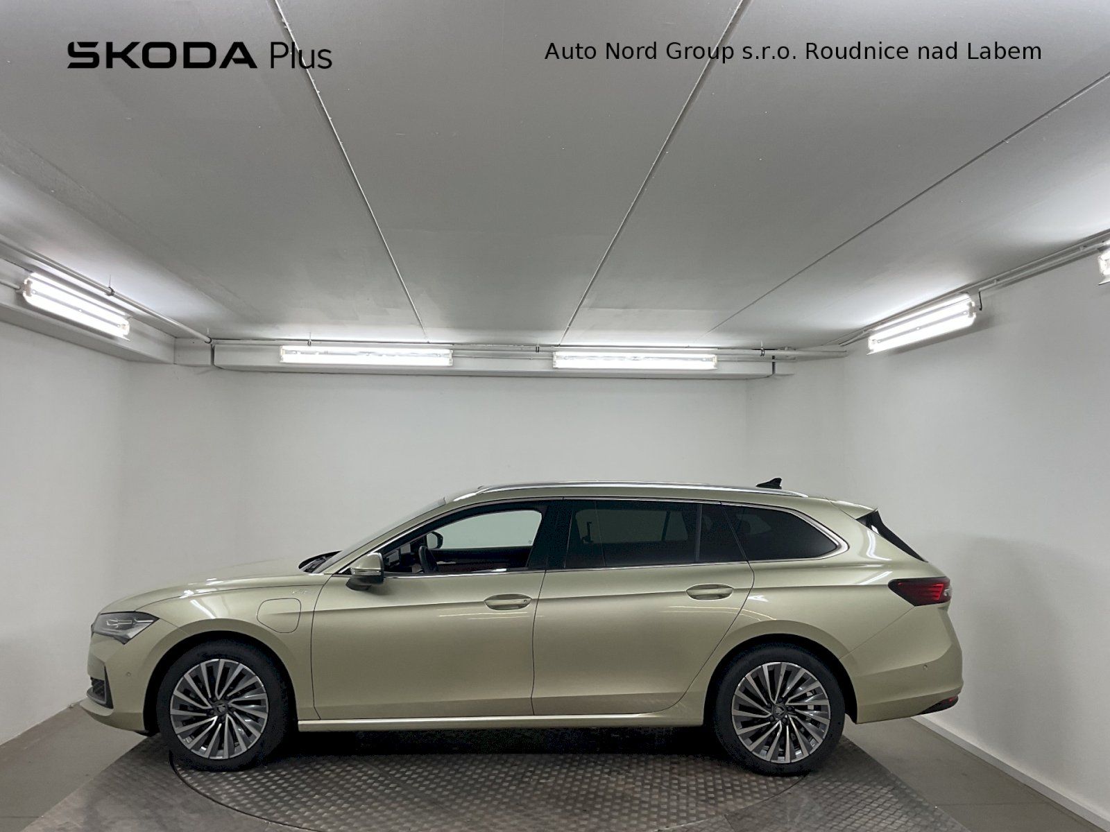 Škoda Superb, Laurin & Klement 1.5 TSI iV / - fotka 3