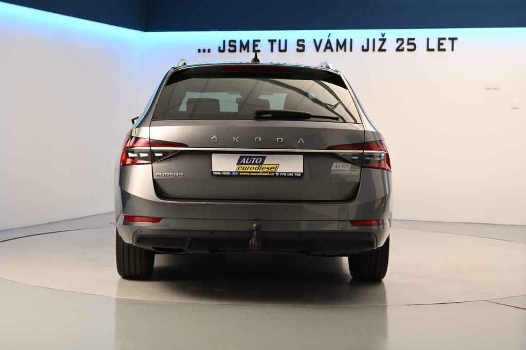 Škoda Superb, 2.0 DSG Matrix LED STYLE ACC V - fotka 6