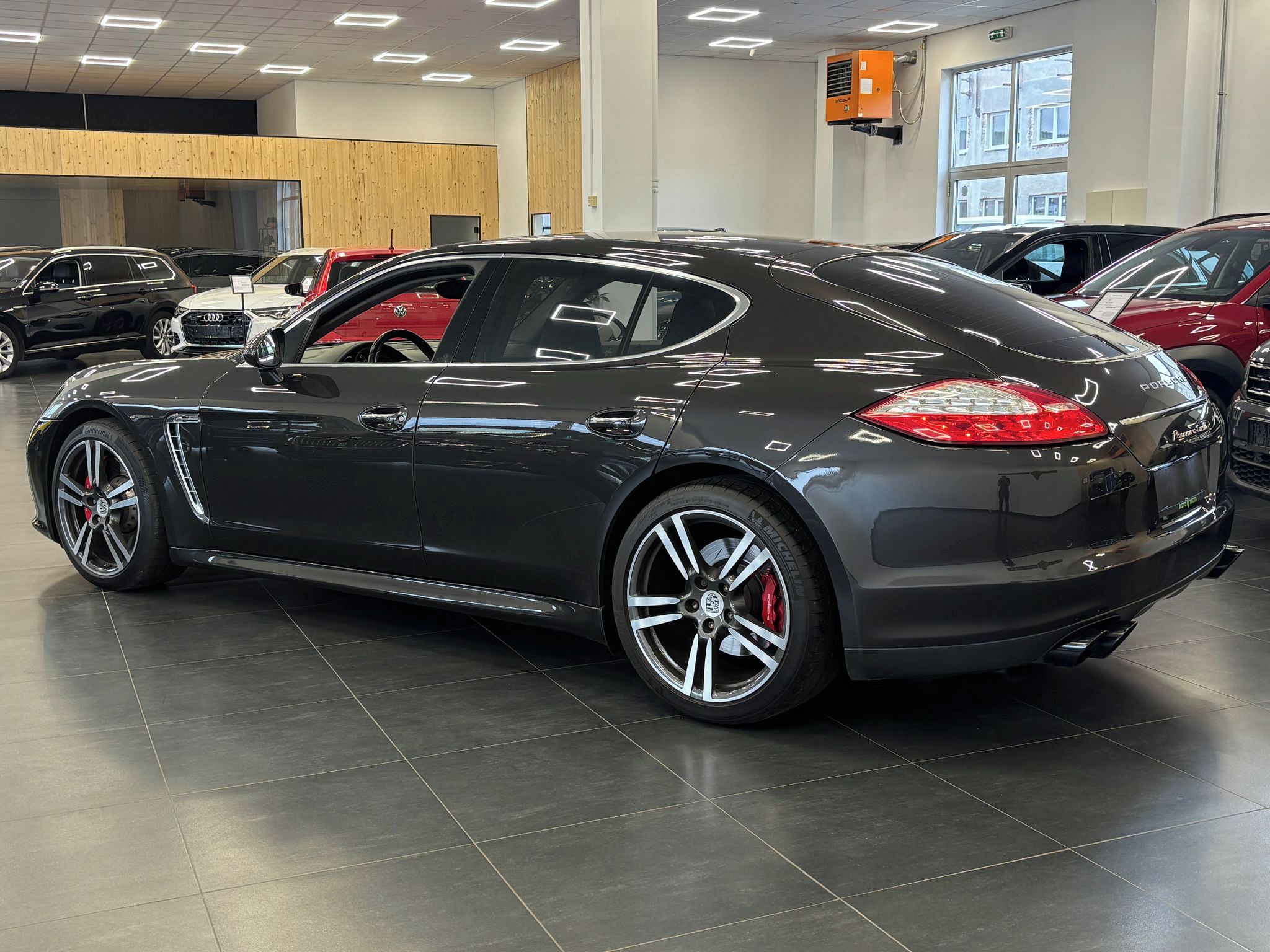 Porsche Panamera, 4.8L V8 Twin-Turbo 4x4 368kW - fotka 4