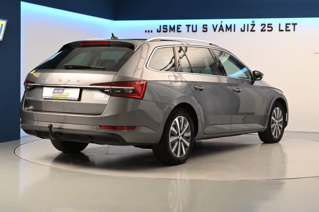 Škoda Superb, 2.0 DSG Matrix LED STYLE ACC V - fotka 5