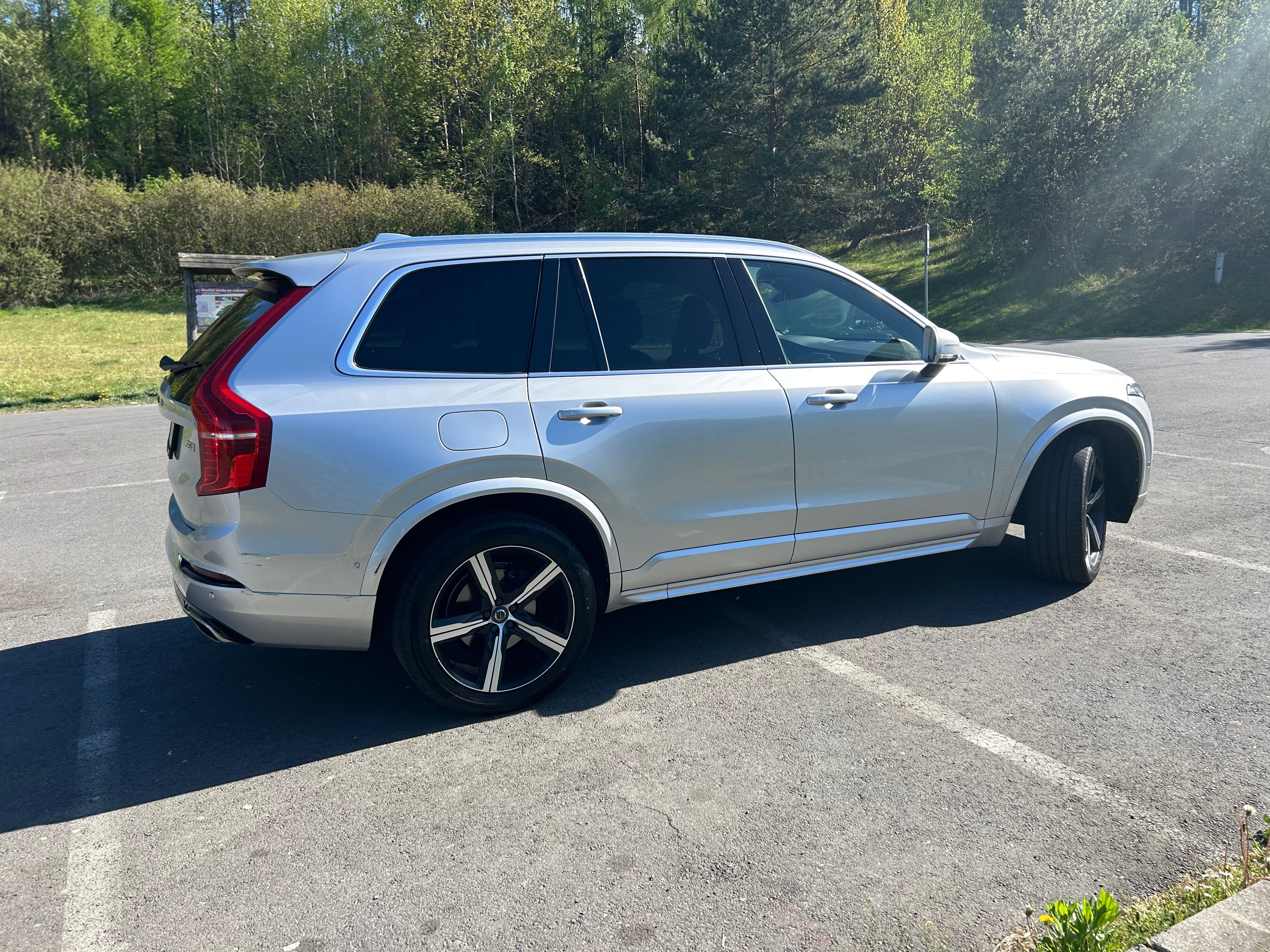 Volvo XC90, D5 R-Design MATRIX_VZDUCH_DPH - fotka 5