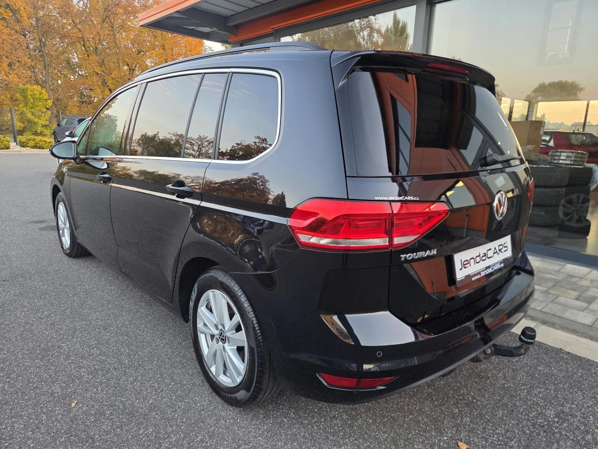 Volkswagen Touran, 1.5 TSI  7 MÍST - fotka 2