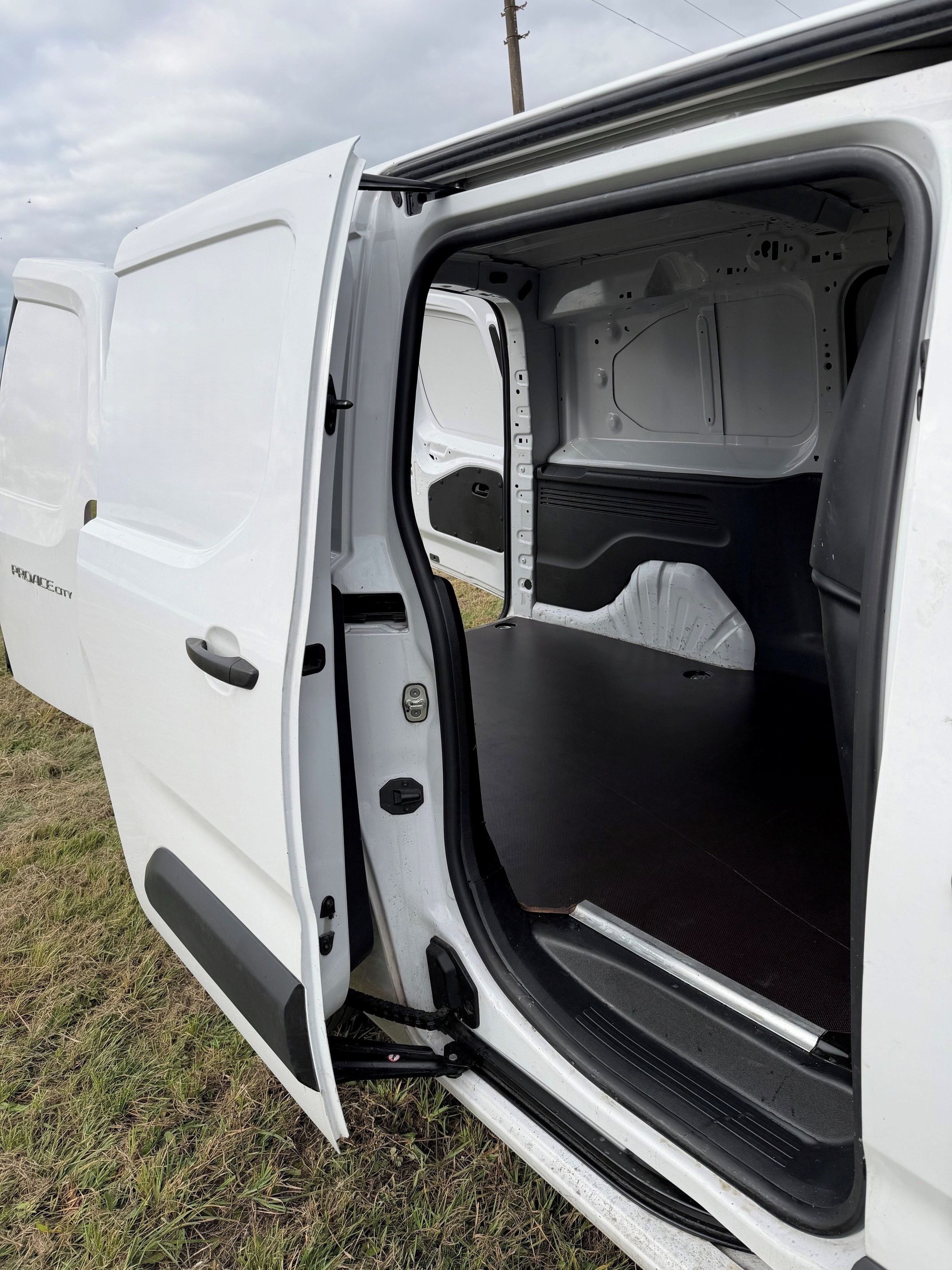 Toyota Proace City, 1.5D 100PS Active Multimedia - fotka 4