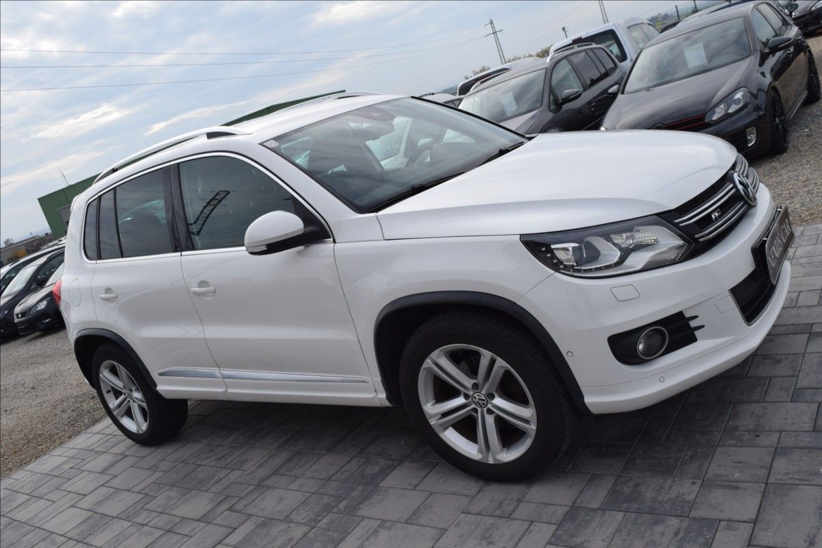 Volkswagen Tiguan, 2,0 TDi 81KW R-LINE - fotka 4
