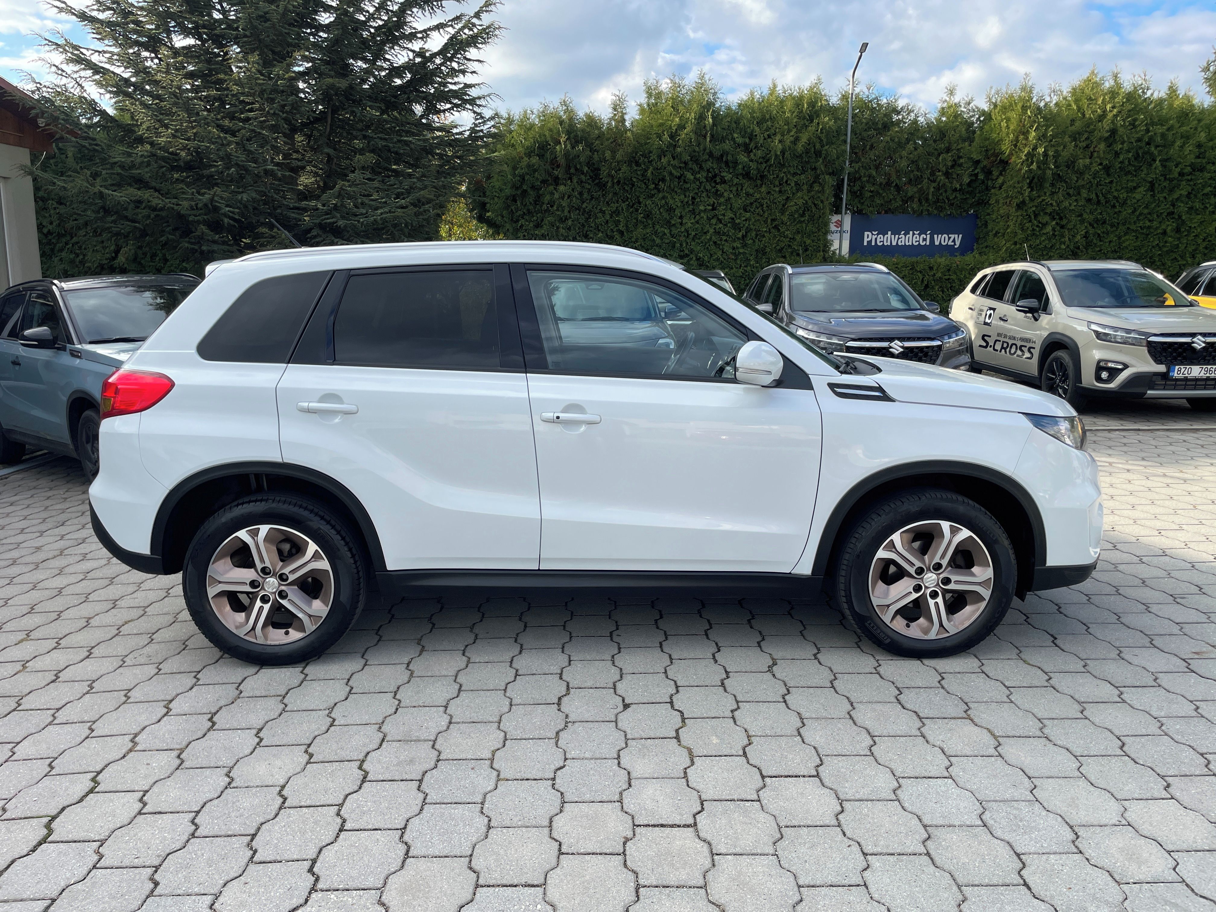Suzuki Vitara, 1,6 DDiS Elegance 4x4 - fotka 2
