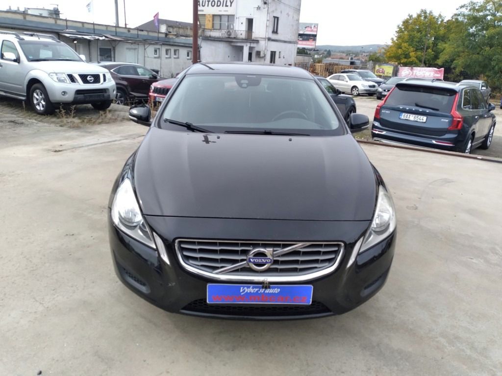 Volvo V60, D3 2.0D MANUÁL,NAVI,AC,DPH - fotka 2