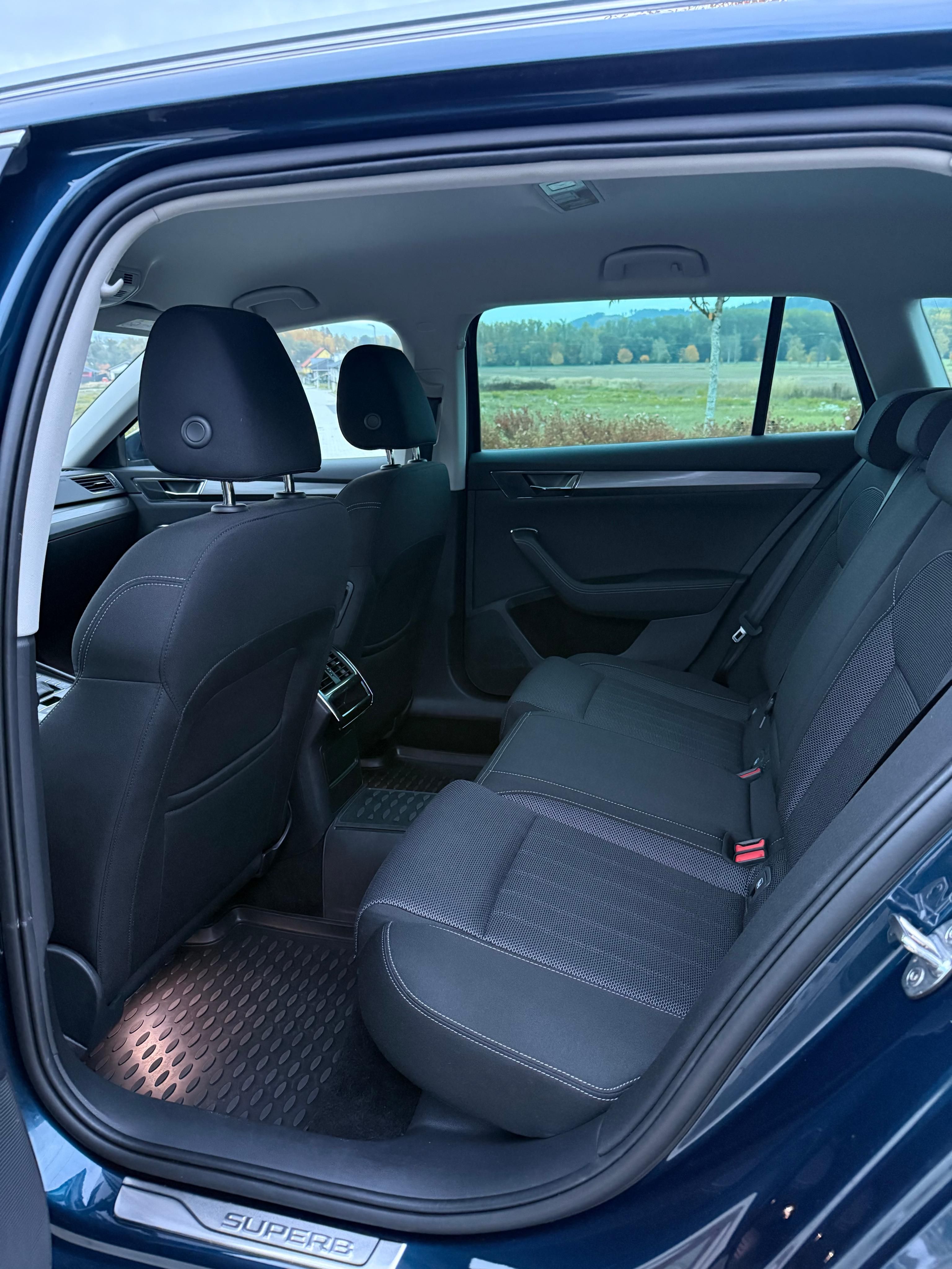 Škoda Superb, III Combi 2.0TDI 2023 MATRIX - fotka 6