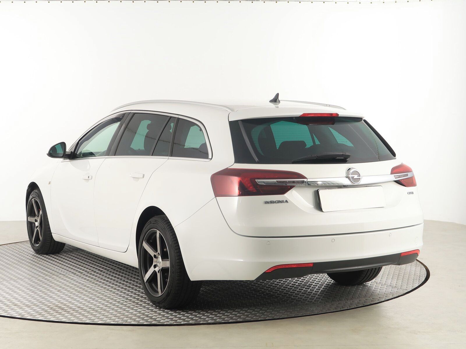 Opel Insignia, 1.6 CDTI, Navi, Xenony - fotka 4