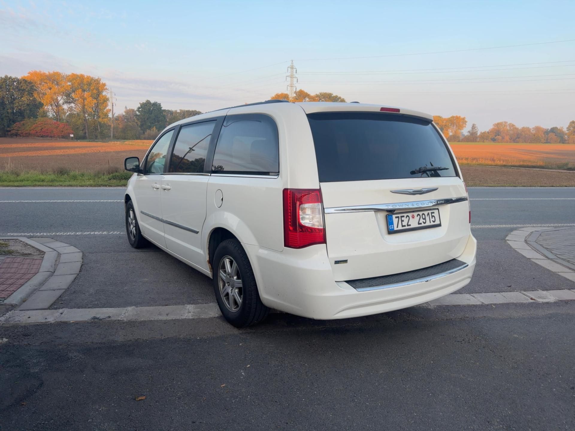 Chrysler Town & Country, 3,6 DVD StownGo kůže 2013 - fotka 3