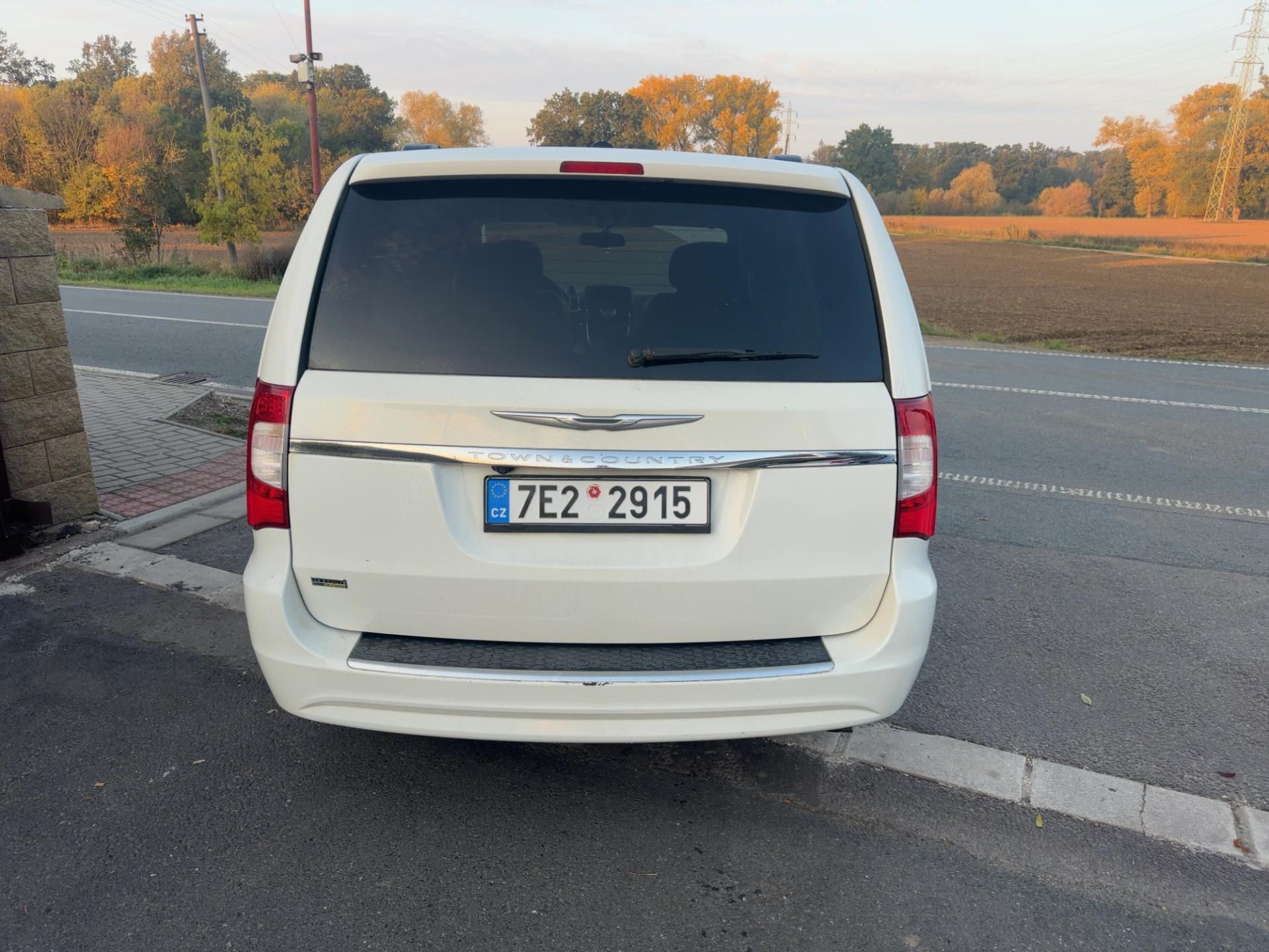 Chrysler Town & Country, 3,6 DVD StownGo kůže 2013 - fotka 5