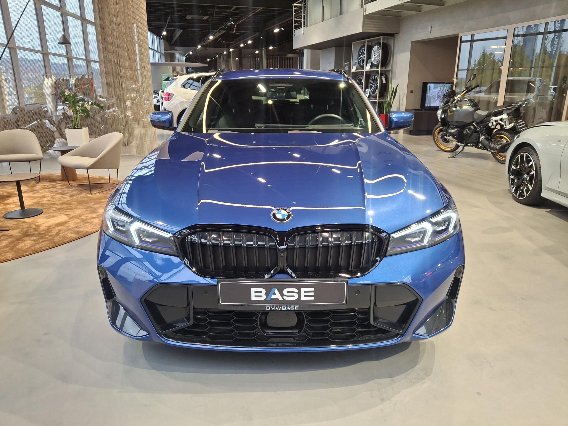 BMW Řada 3, 320d xDrive Touring M-Sport - fotka 2