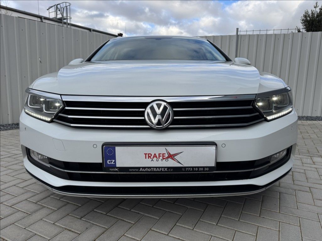 Volkswagen Passat, 2,0 TDI HIGHLINE DPH 1.maj ČR - fotka 2