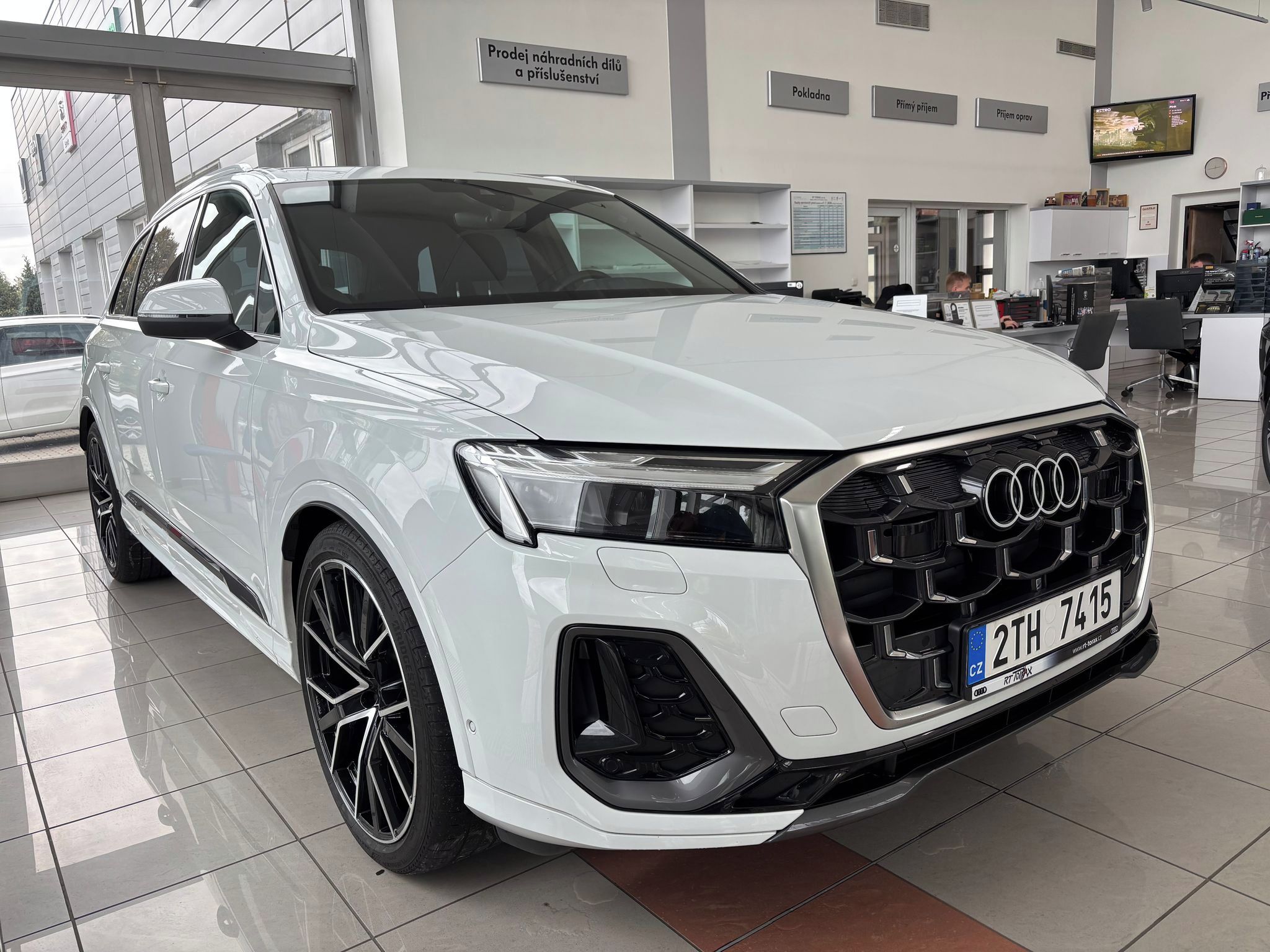 Audi Q7, FL S-line  50TDI 210kW Tažné - fotka 2