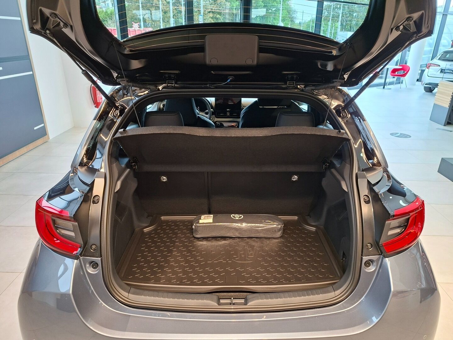 Toyota Yaris, 1.5 130K HEV Executive - fotka 6