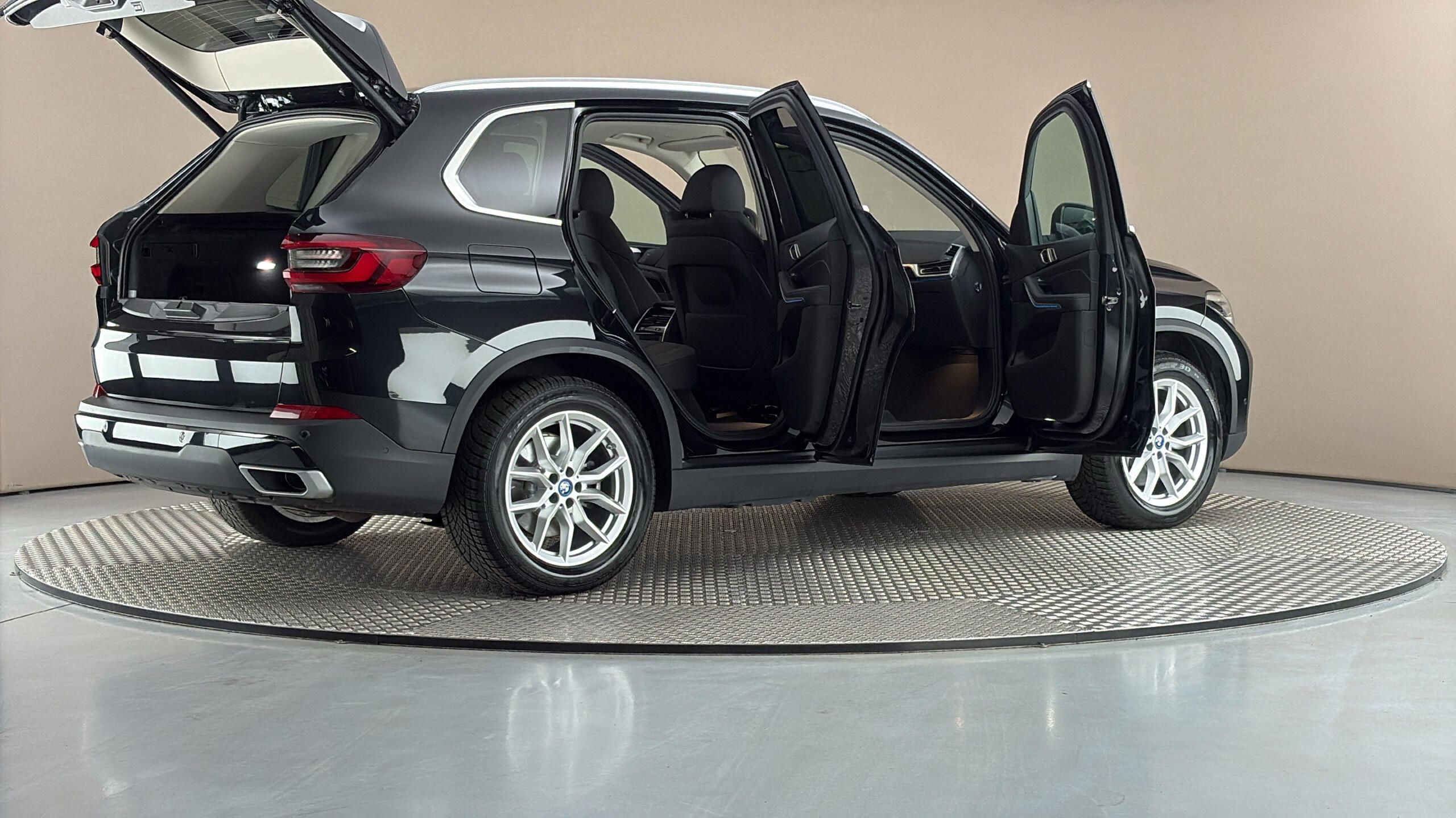 BMW X5, 45e AUT xDrive - fotka 6
