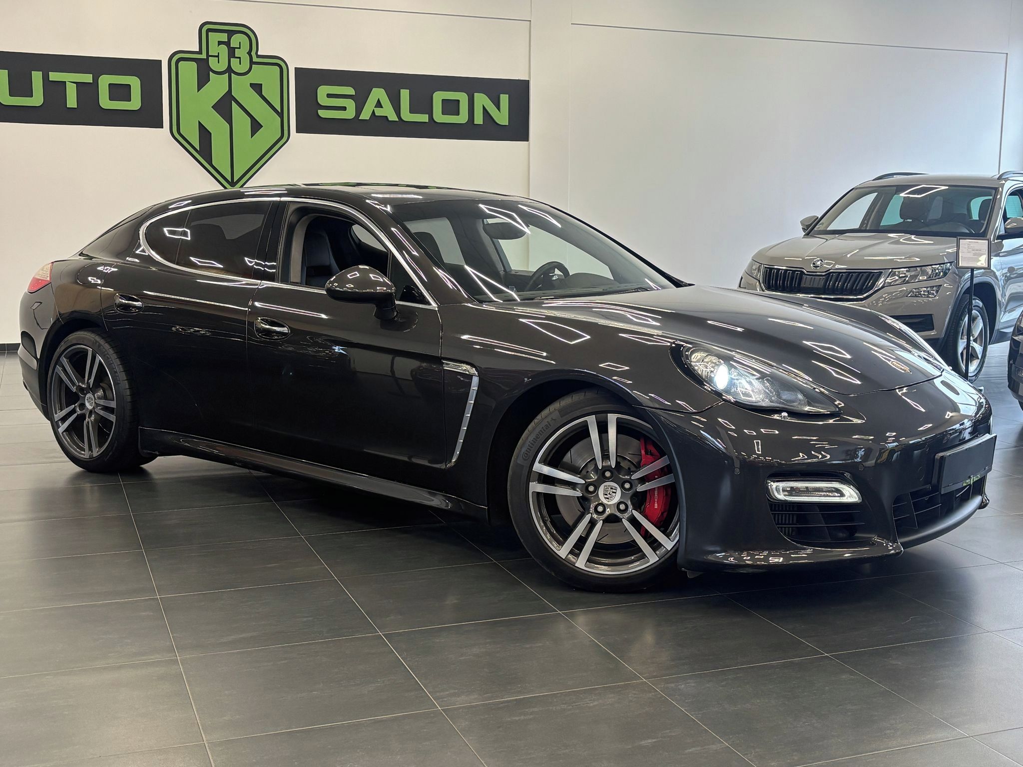 Porsche Panamera, 4.8L V8 Twin-Turbo 4x4 368kW - fotka 2