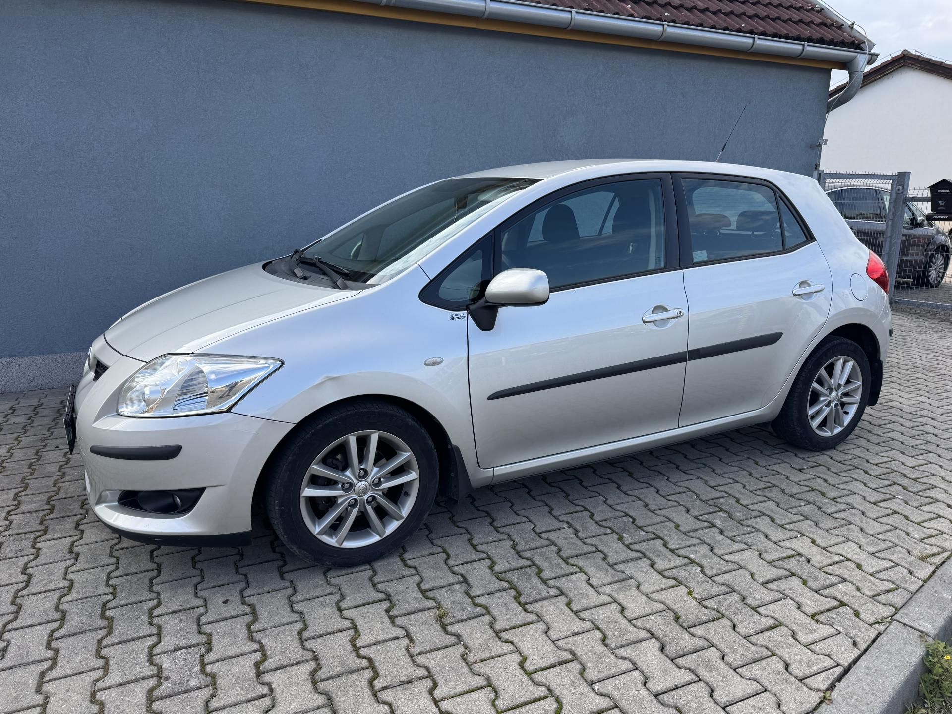 Toyota Auris, 1,6VVT-i EXCLUSIVE, ČR - fotka 3