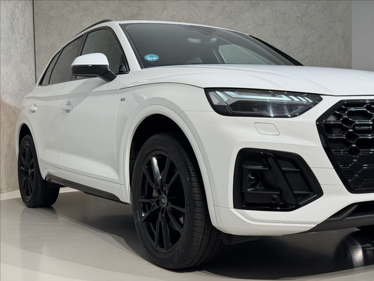 Audi Q5, 2,0 TDi  Quattro S-Line Assist - fotka 5