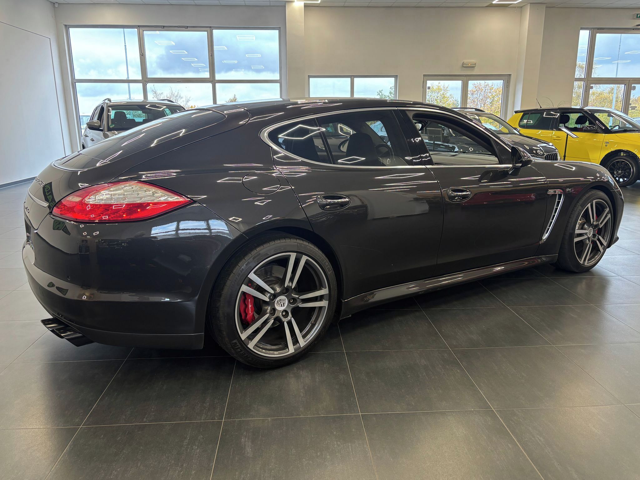 Porsche Panamera, 4.8L V8 Twin-Turbo 4x4 368kW - fotka 5
