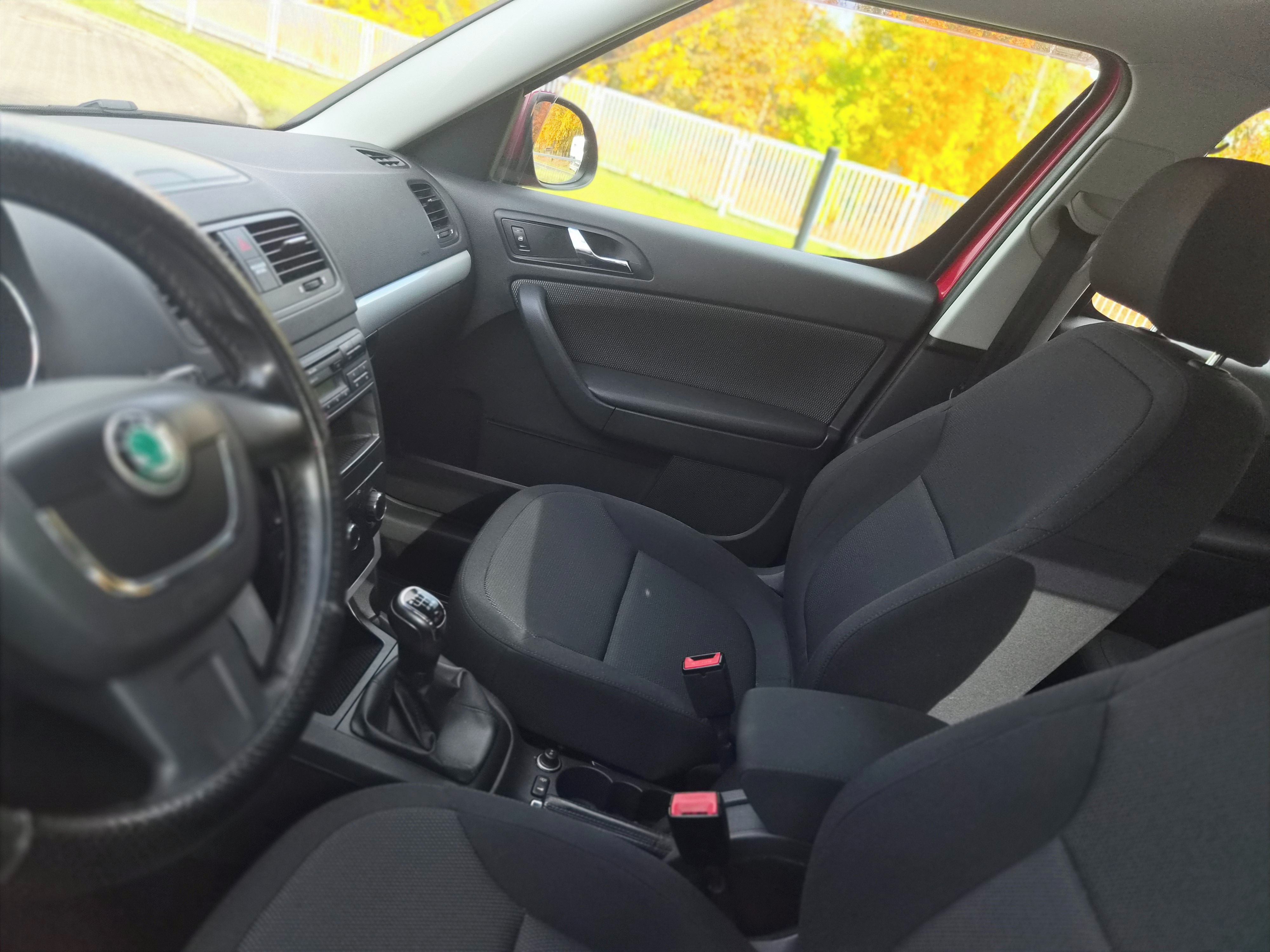 Škoda Yeti, 1.4  manuál  98500 km záruka - fotka 6